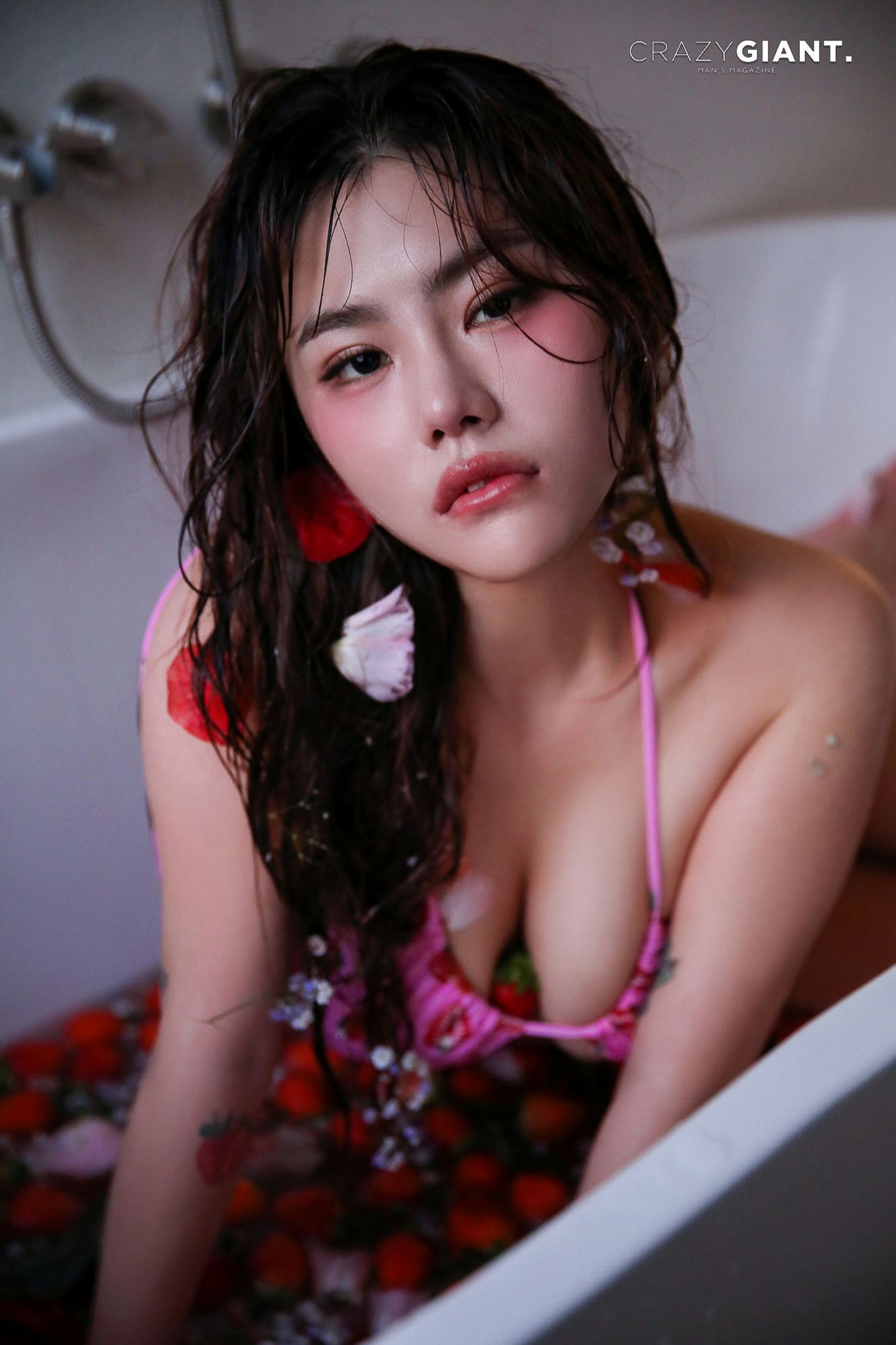 [CRAZY GIANT] BANI - Strawberry Vibes