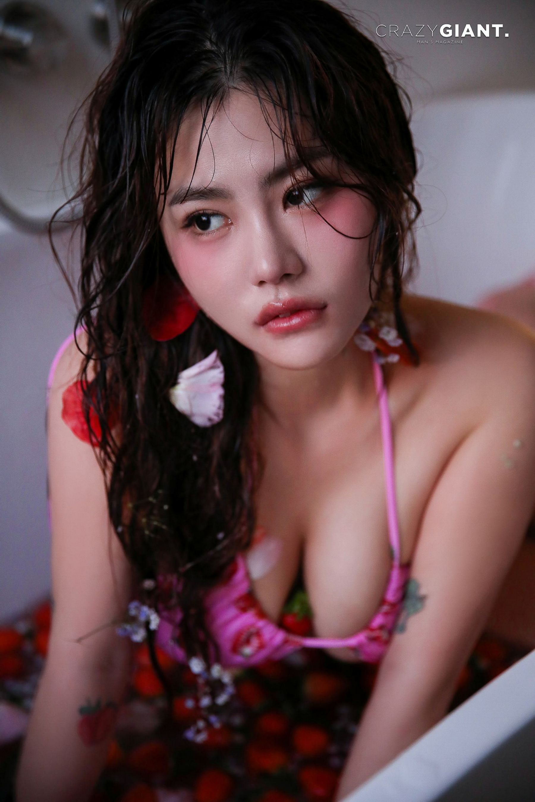 [CRAZY GIANT] BANI - Strawberry Vibes