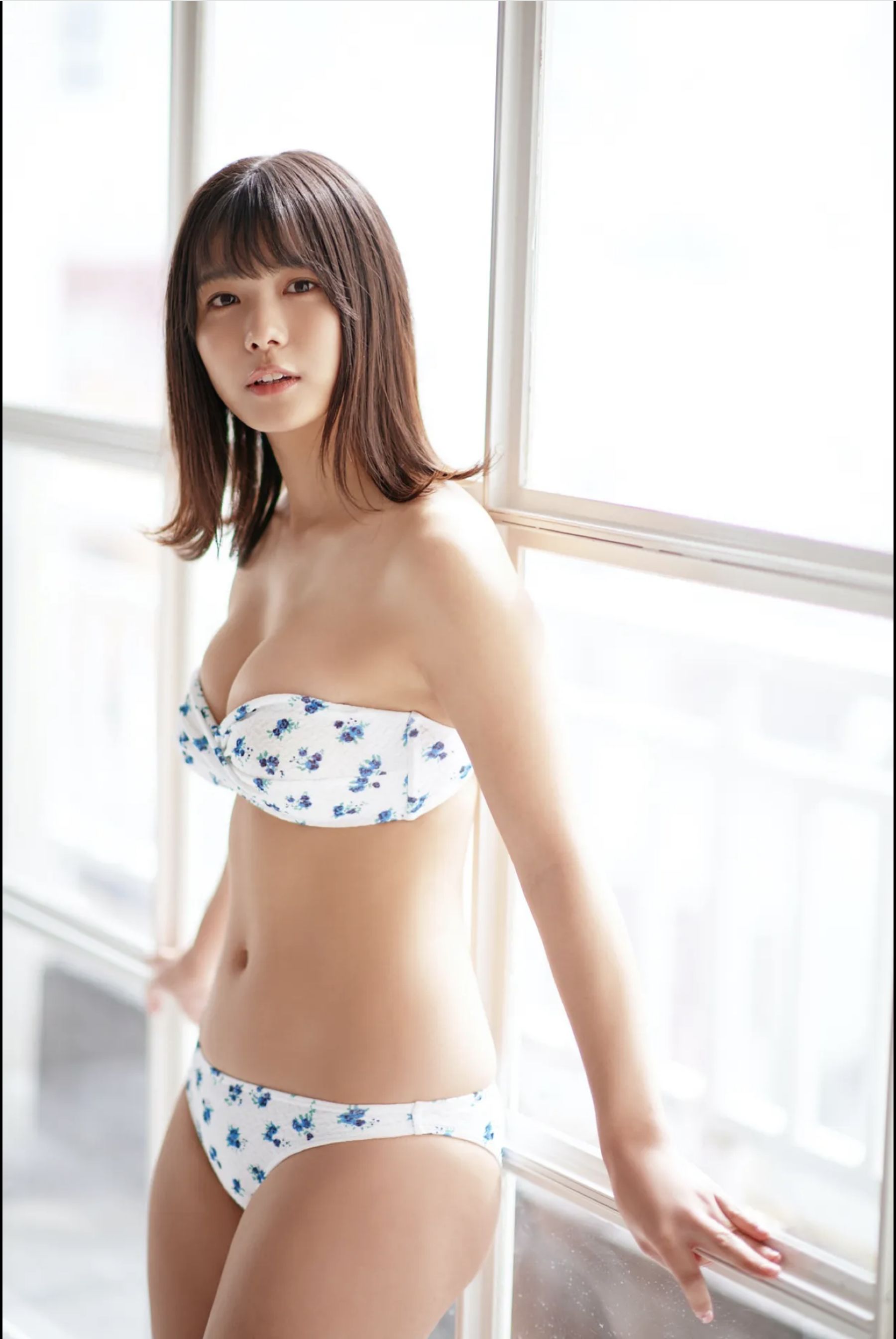 朝日ななみ - 22歳の純真ビキニ