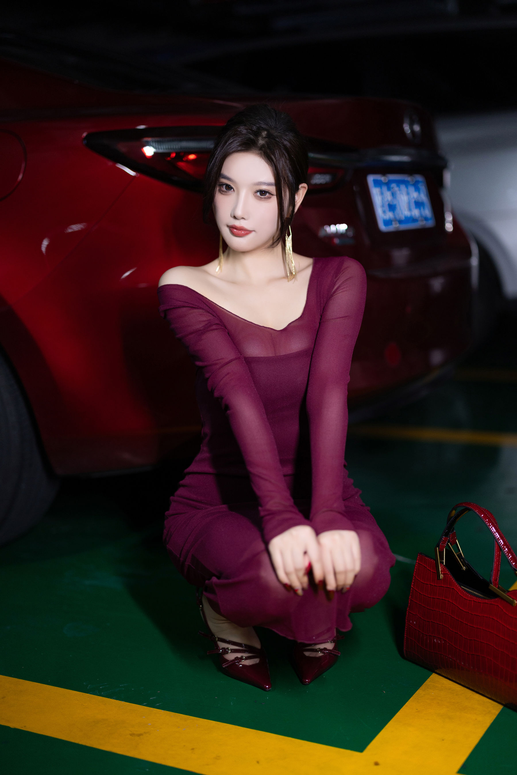 杨晨晨 - 紫色连衣短裙