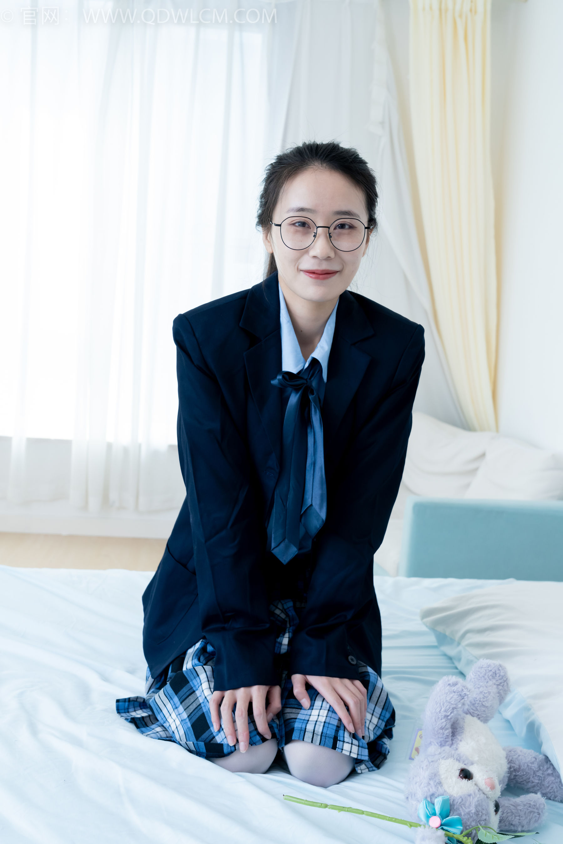 物恋传媒 No.2244 菜菜 -皮鞋、厚白丝、jk制服、皮筋绑脚老头乐挠脚剧情