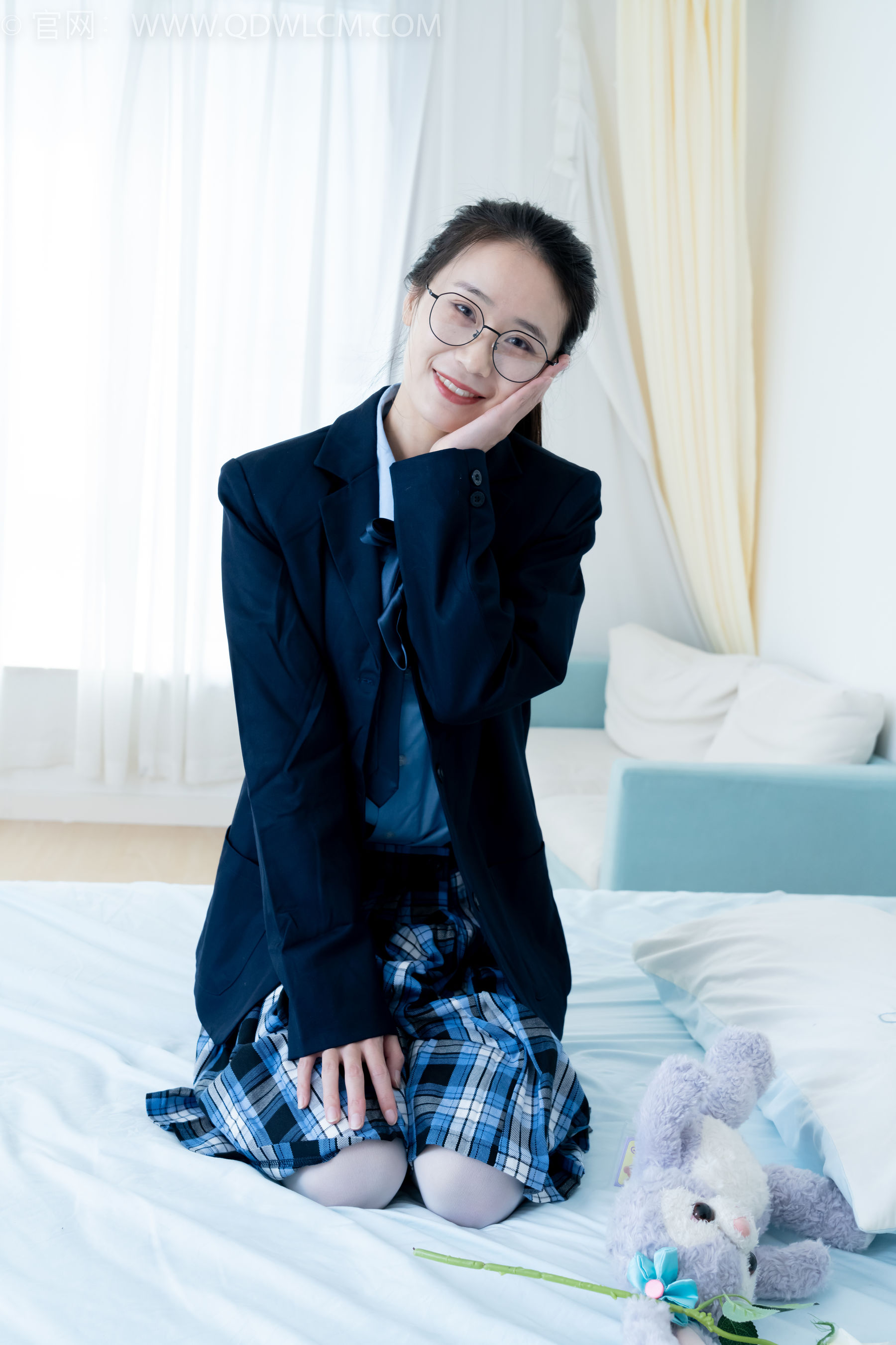 物恋传媒 No.2244 菜菜 -皮鞋、厚白丝、jk制服、皮筋绑脚老头乐挠脚剧情
