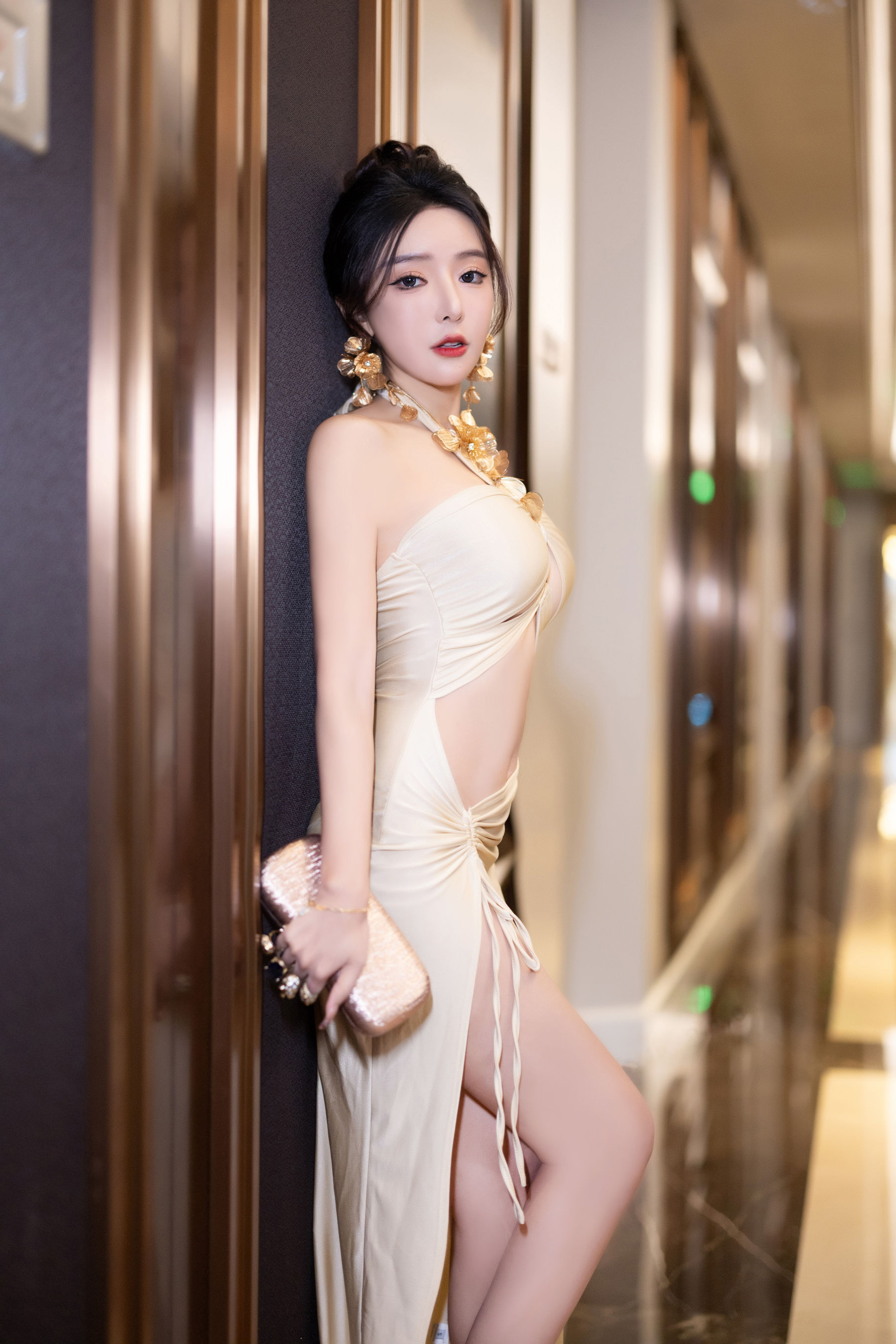 王馨瑶 - 薄纱情趣