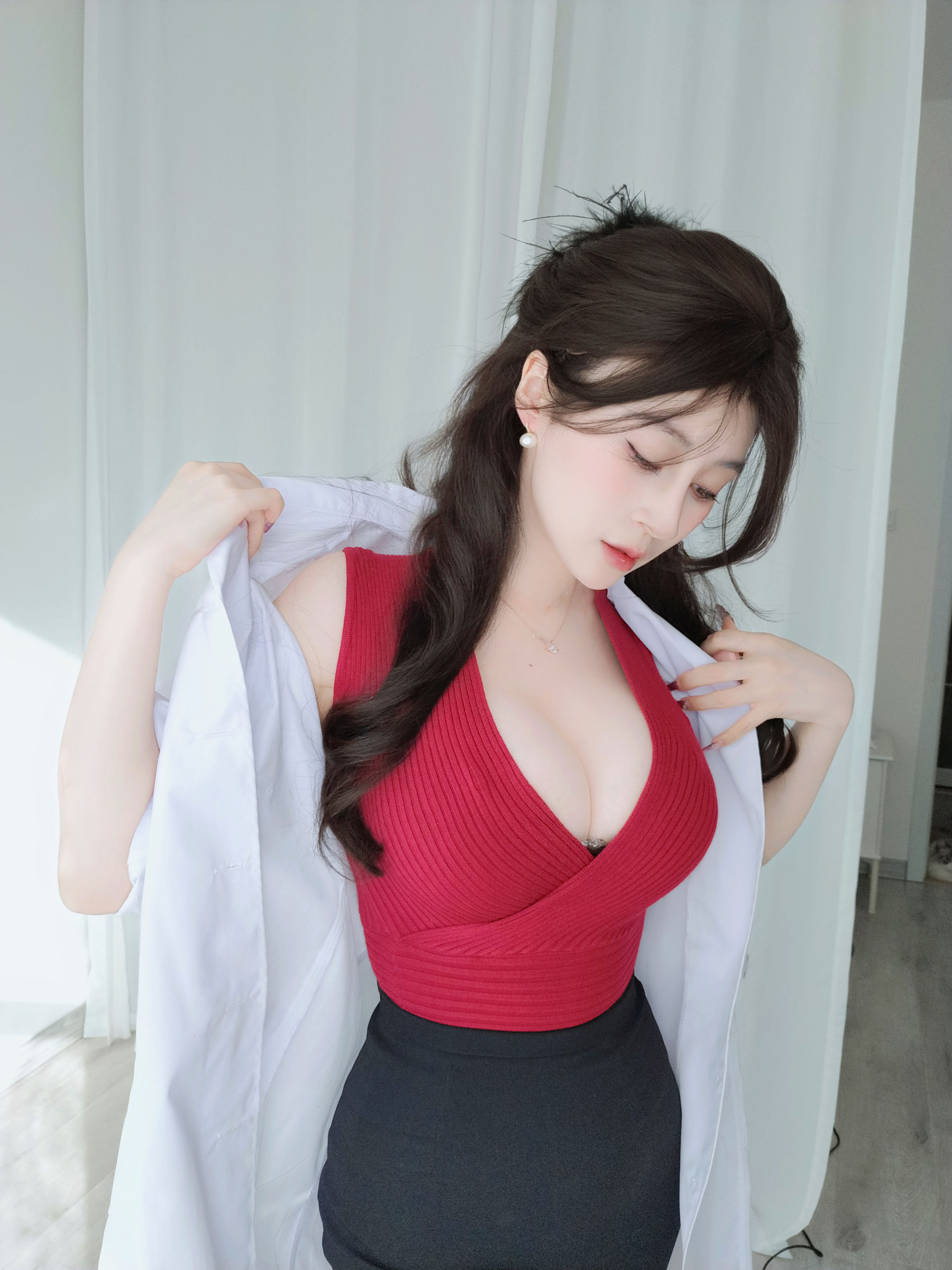 Coser小姐姐 白银 [fantia]  保健室の先生