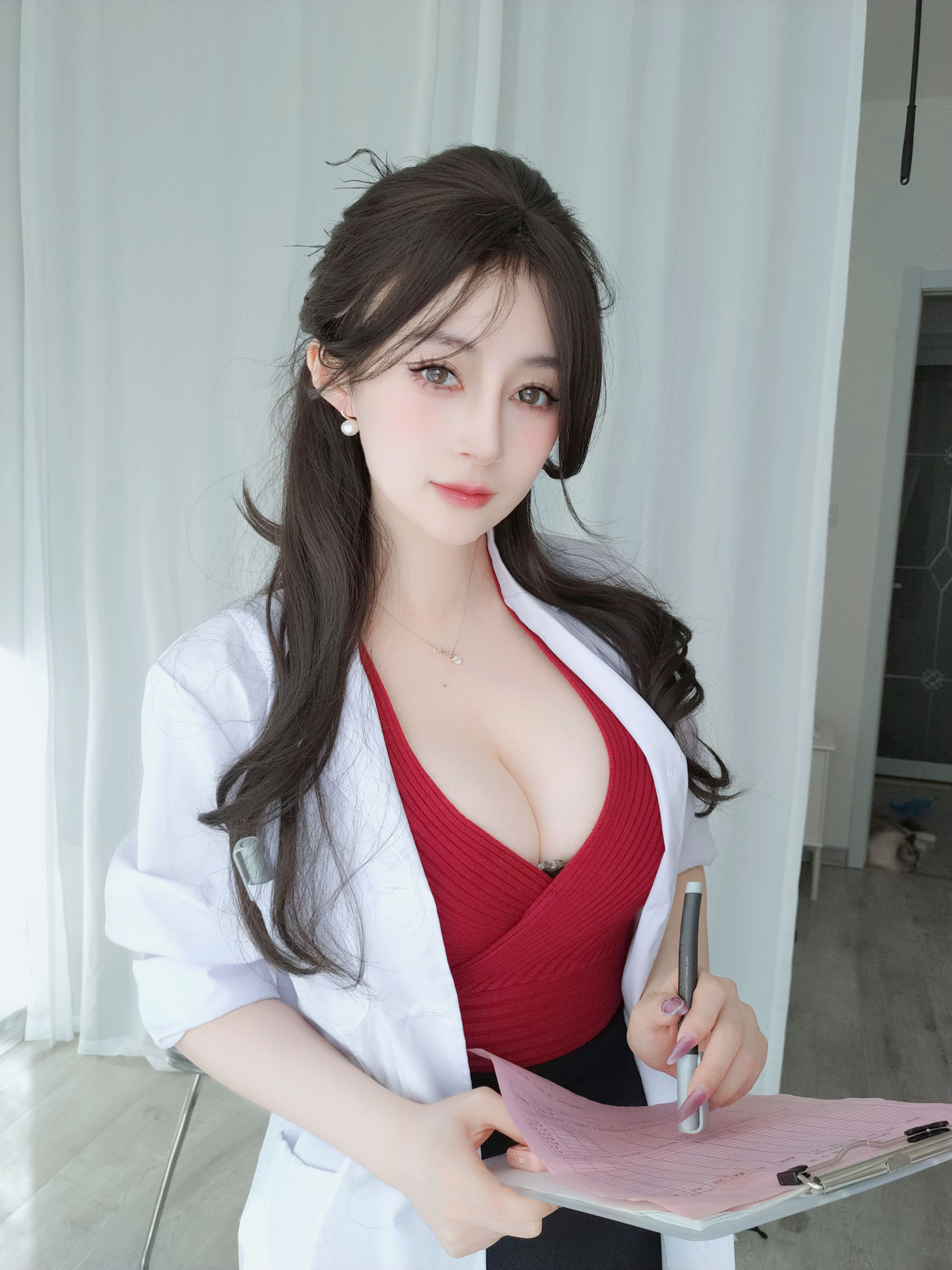 Coser小姐姐 白银 [fantia]  保健室の先生