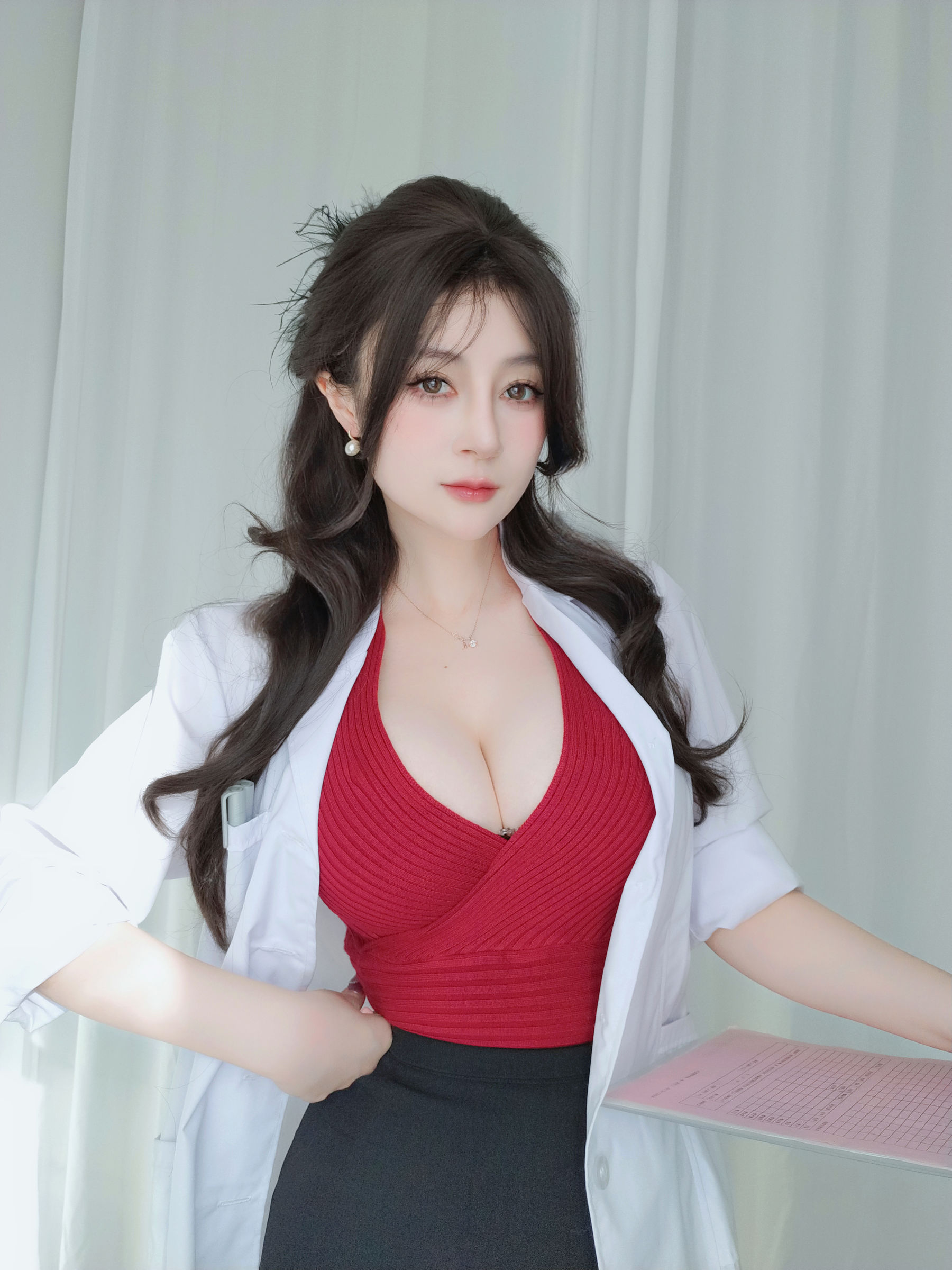Coser小姐姐 白银 [fantia]  保健室の先生