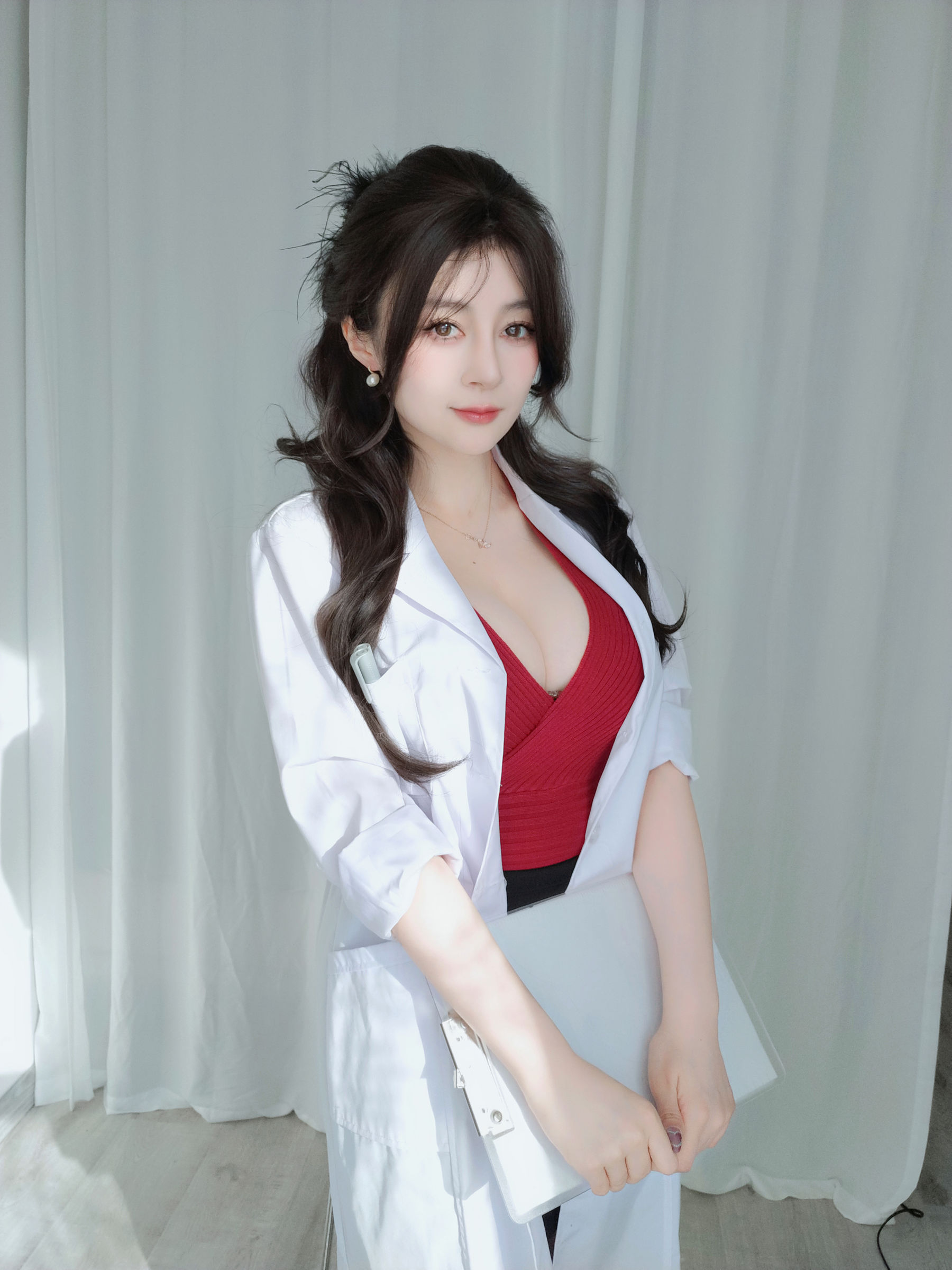 Coser小姐姐 白银 [fantia]  保健室の先生