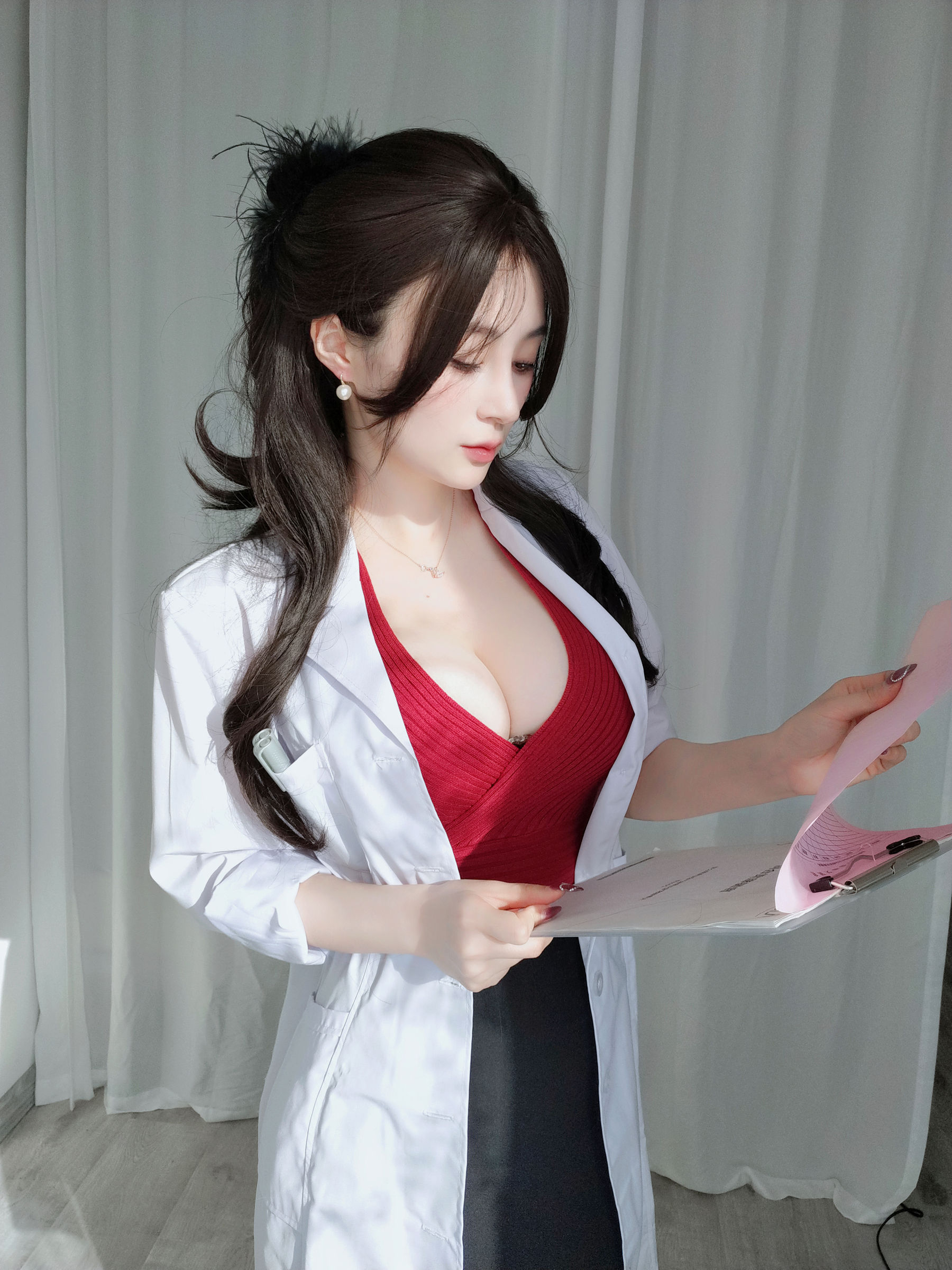 Coser小姐姐 白银 [fantia]  保健室の先生