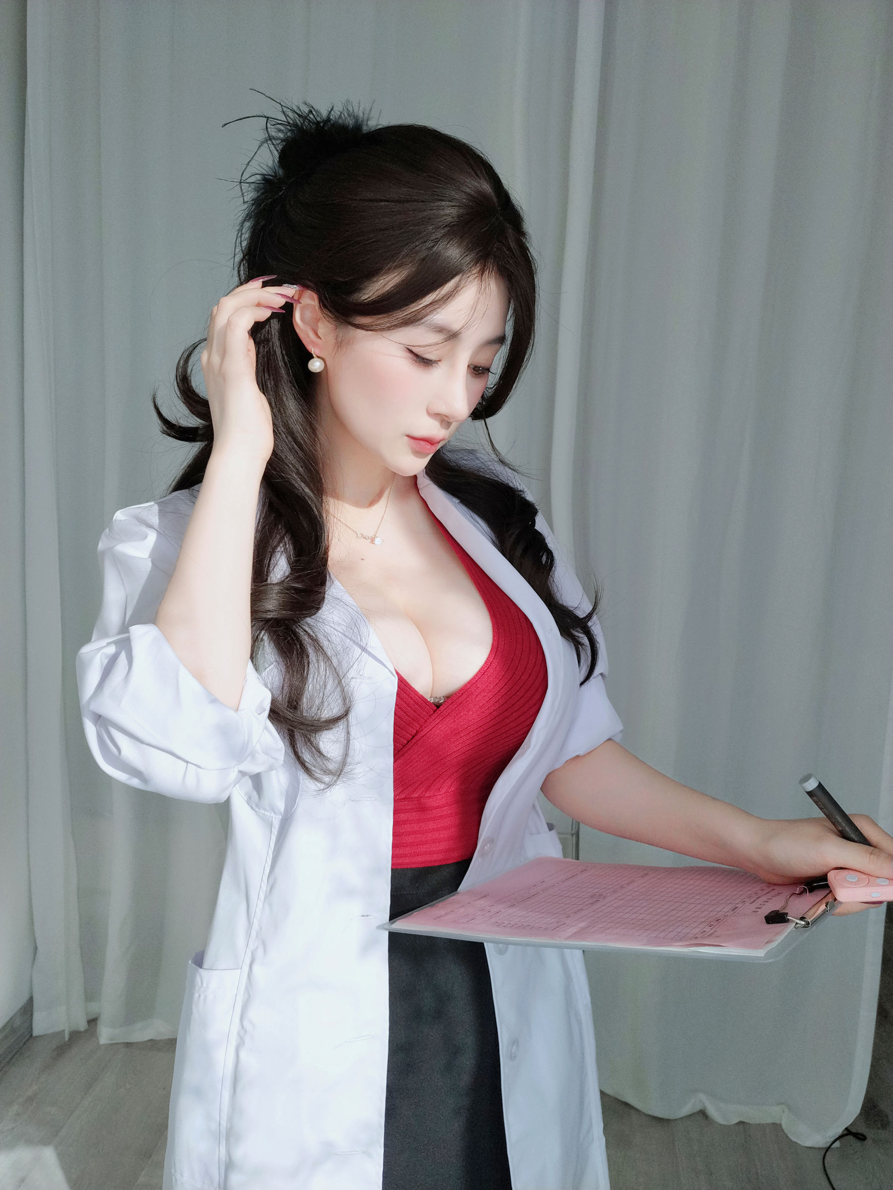 Coser小姐姐 白银 [fantia]  保健室の先生