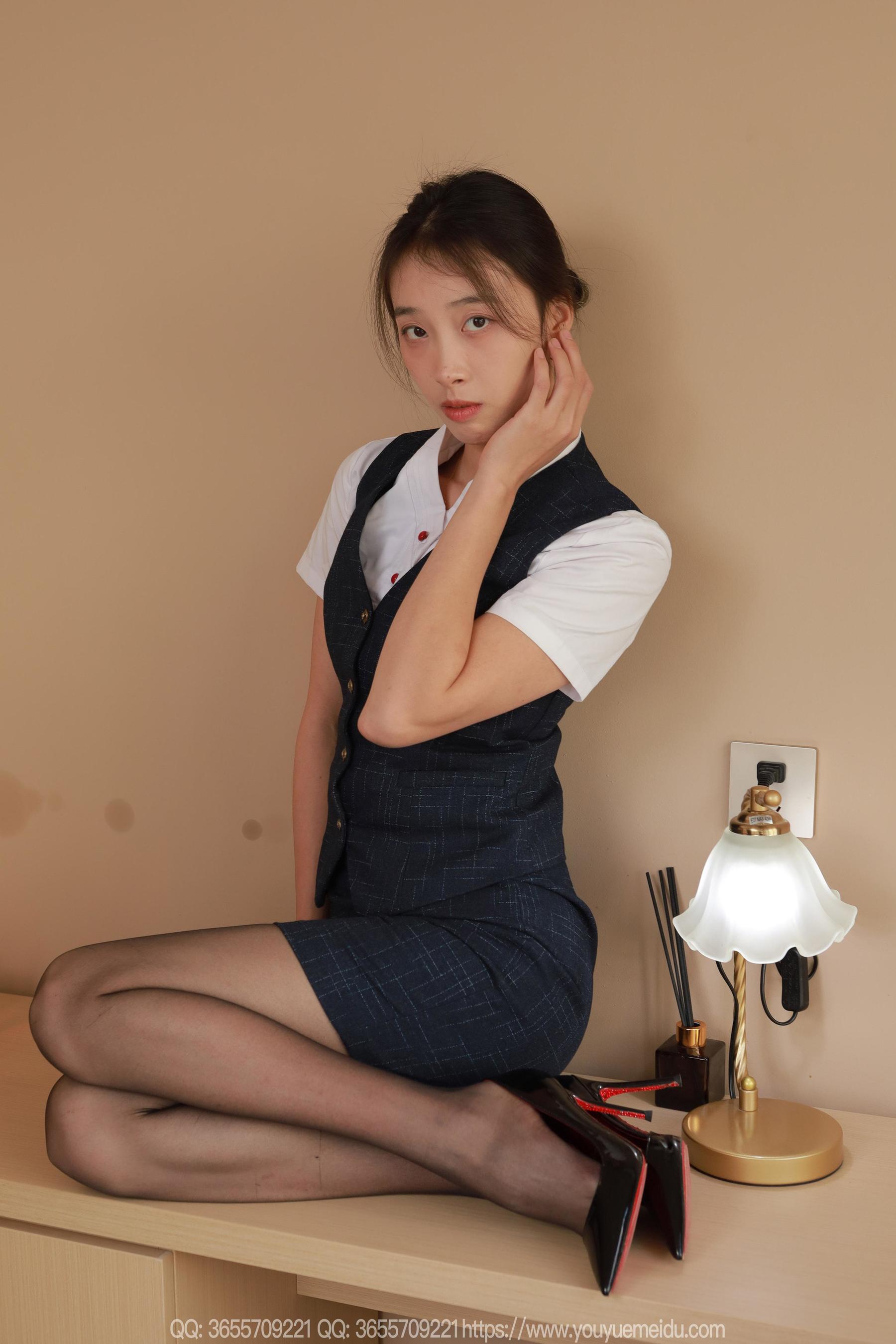 IESS异思趣向 - 模特： 小九 《黑丝服务生（下）》