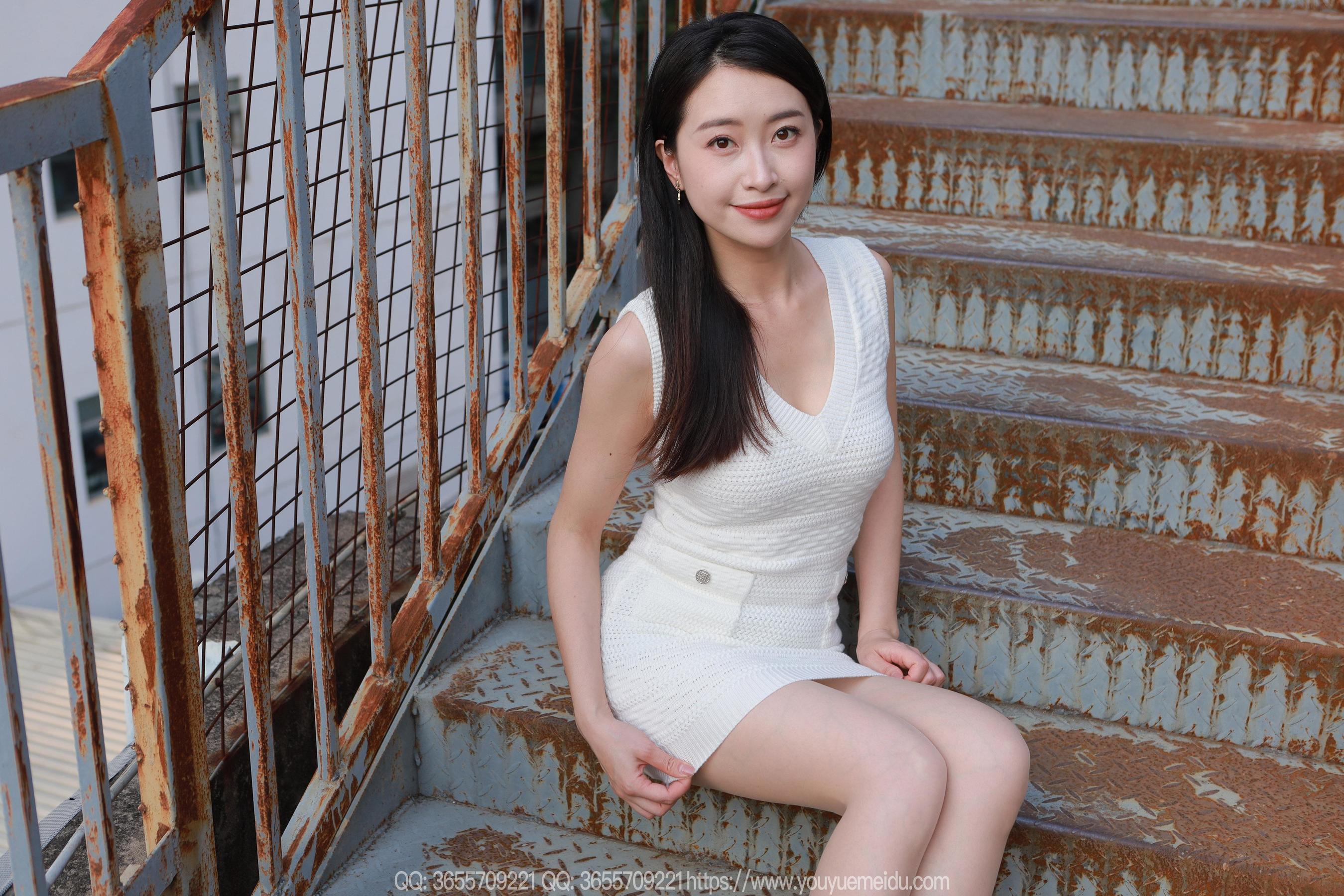 IESS异思趣向 - 模特： 小婕 《针织包臀裙》