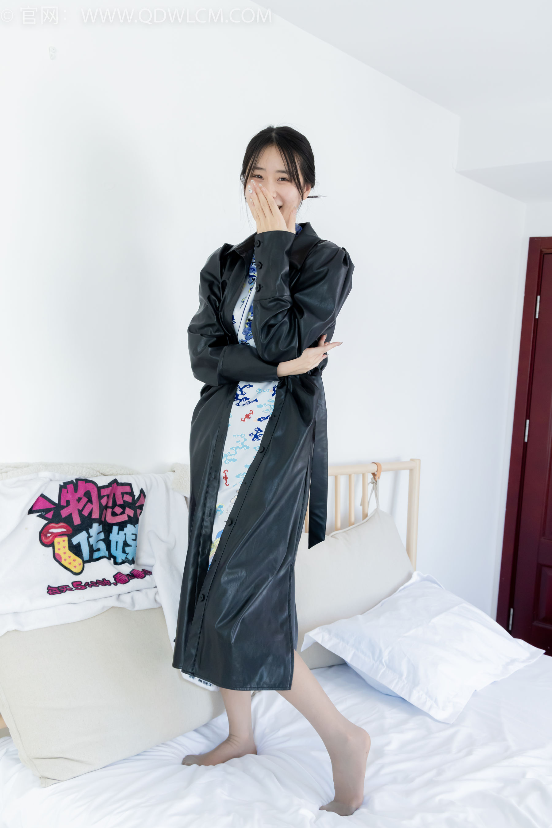 物恋传媒 No.2284 菜菜 - 高跟鞋、薄灰丝、盖被子睡觉剧情