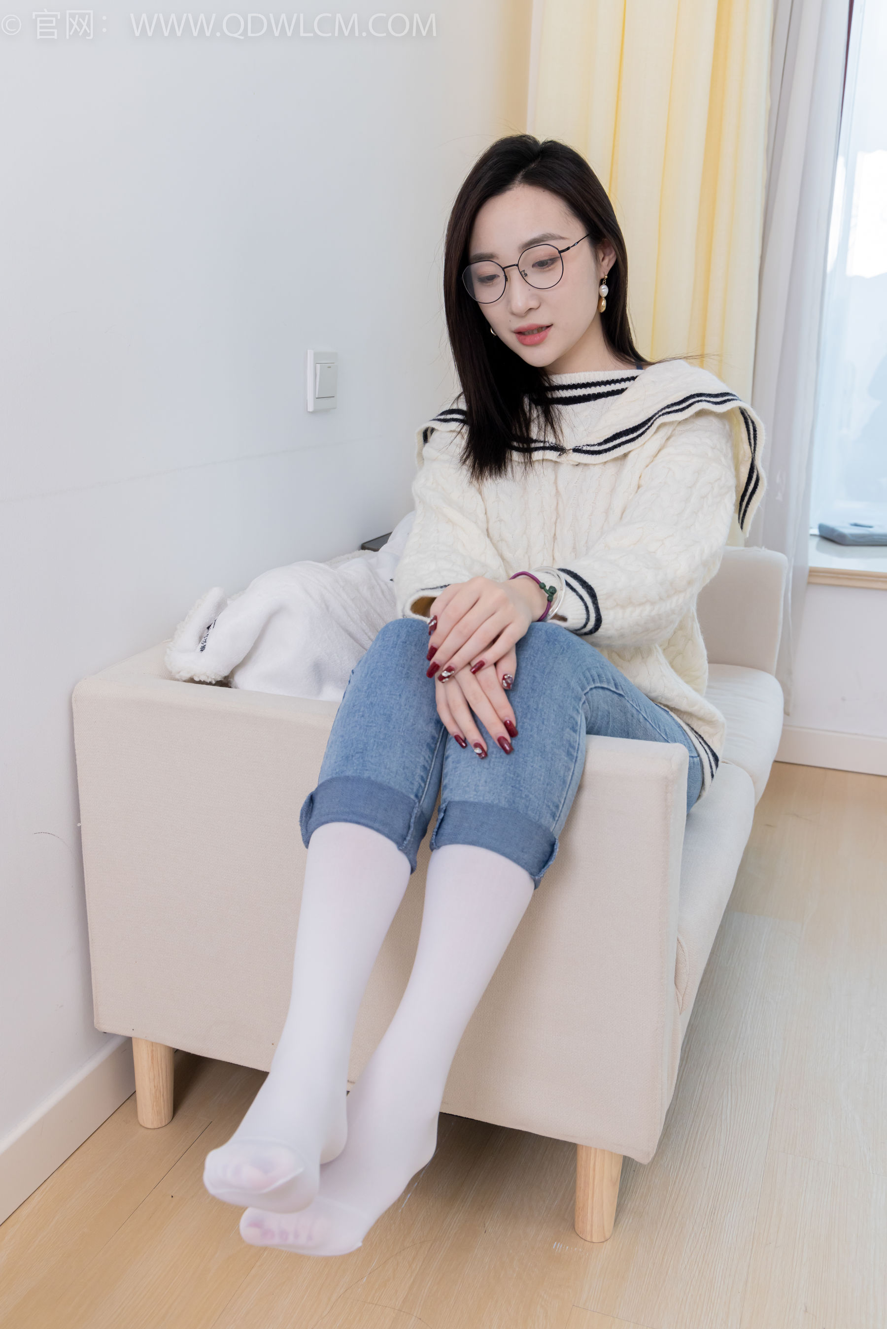 物恋传媒 No.2302 恬恬 - 长靴、厚白丝、裤里丝、瑜伽动作老头乐挠脚剧情