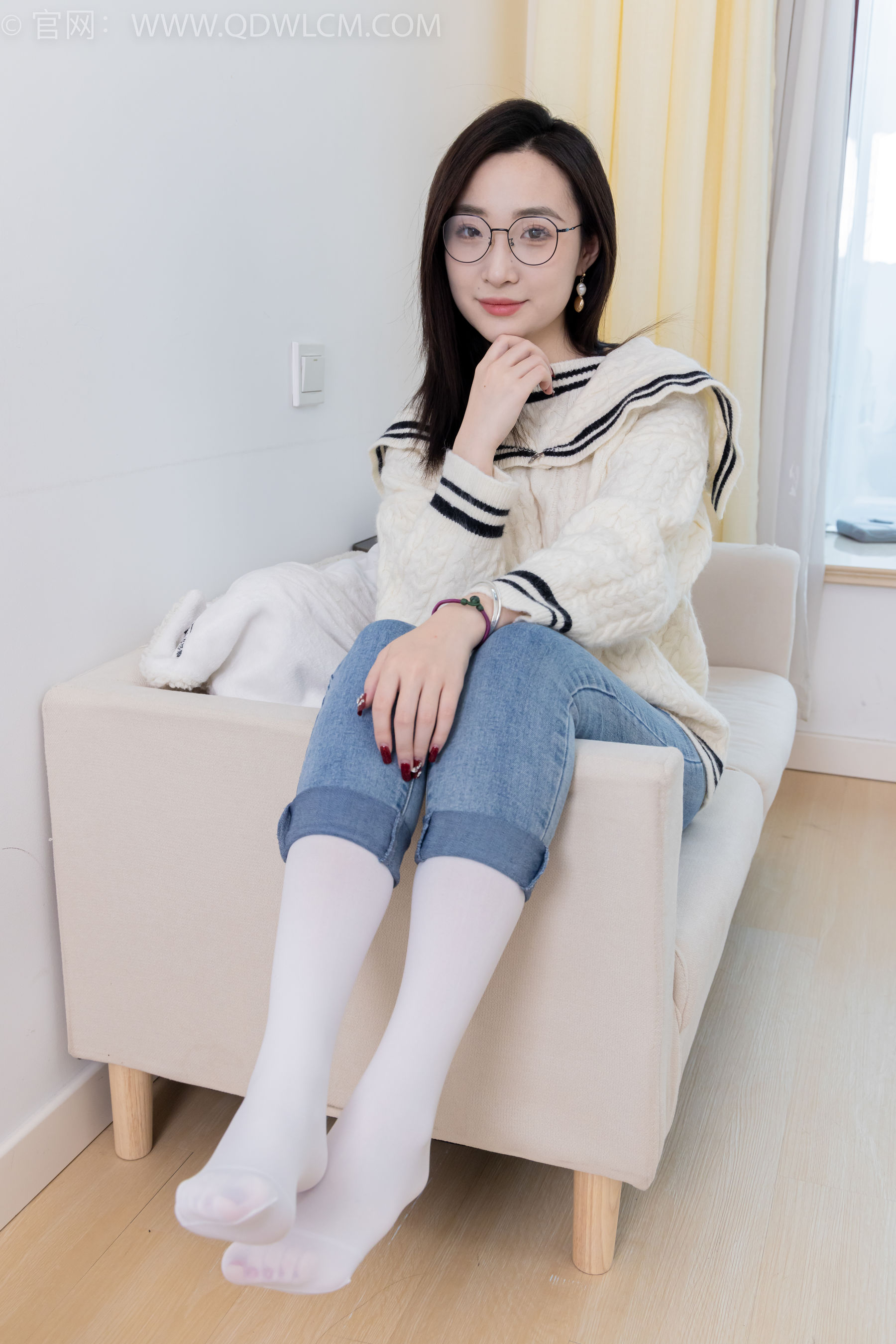 物恋传媒 No.2302 恬恬 - 长靴、厚白丝、裤里丝、瑜伽动作老头乐挠脚剧情