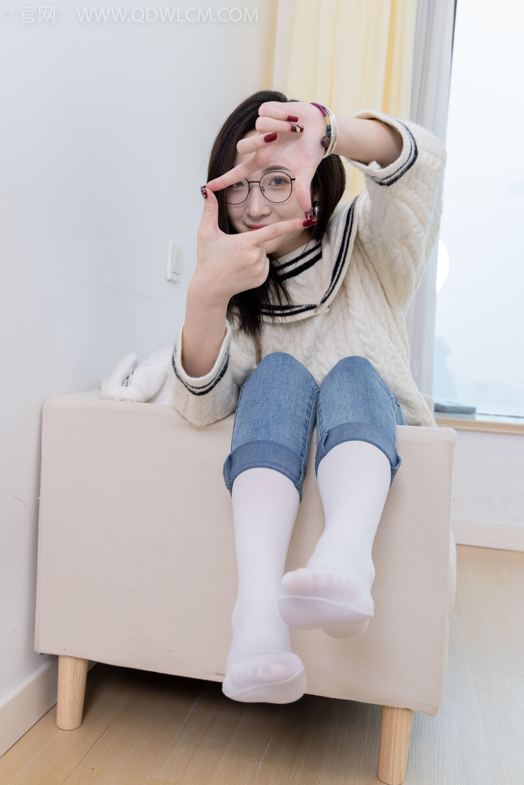 物恋传媒 No.2302 恬恬 - 长靴、厚白丝、裤里丝、瑜伽动作老头乐挠脚剧情