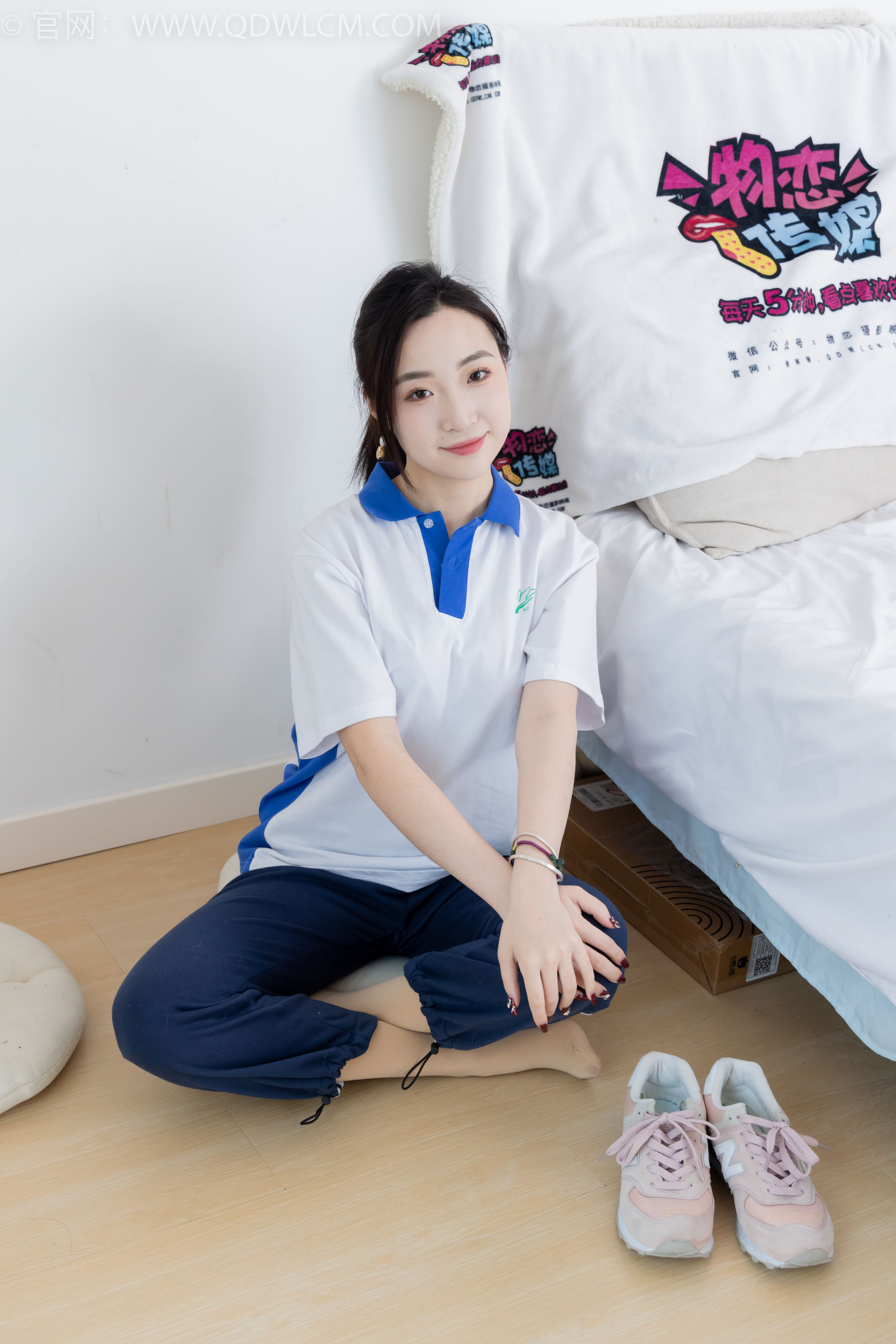 物恋传媒 No.2314 恬恬 - 运动鞋、厚肉丝、校服裤里丝