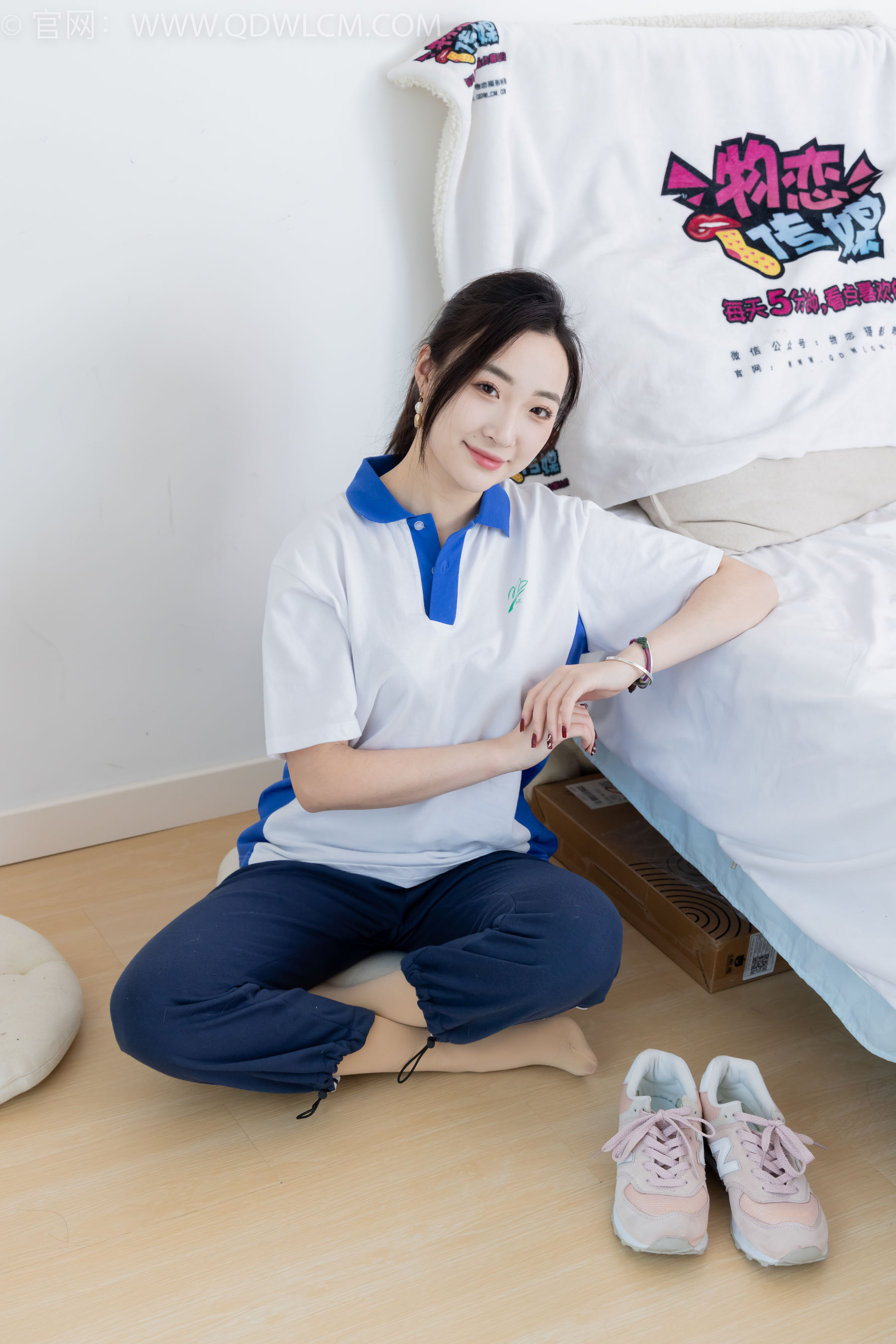 物恋传媒 No.2314 恬恬 - 运动鞋、厚肉丝、校服裤里丝
