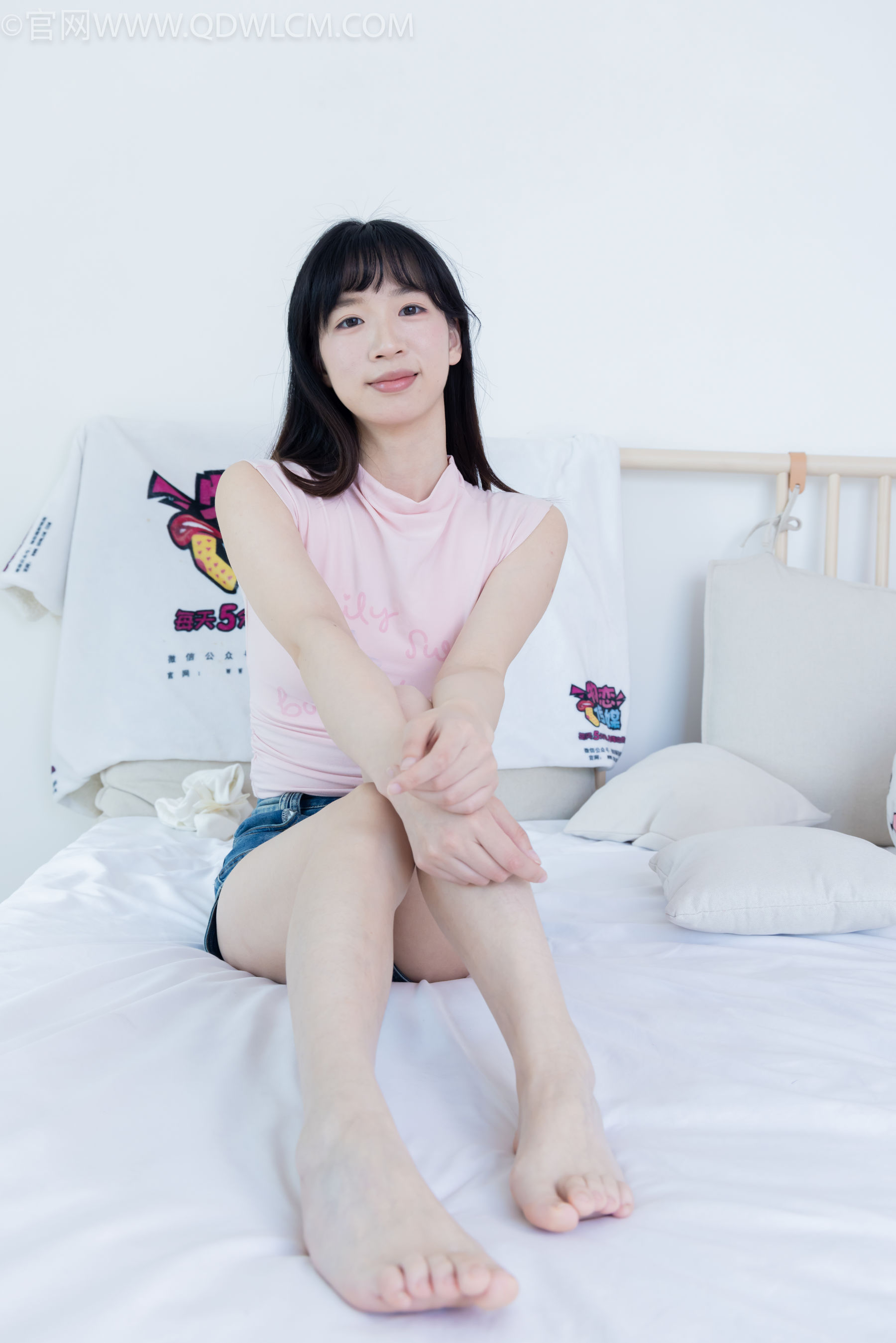 物恋传媒 No.2319 小左 - 帆布鞋、白棉袜、裸足