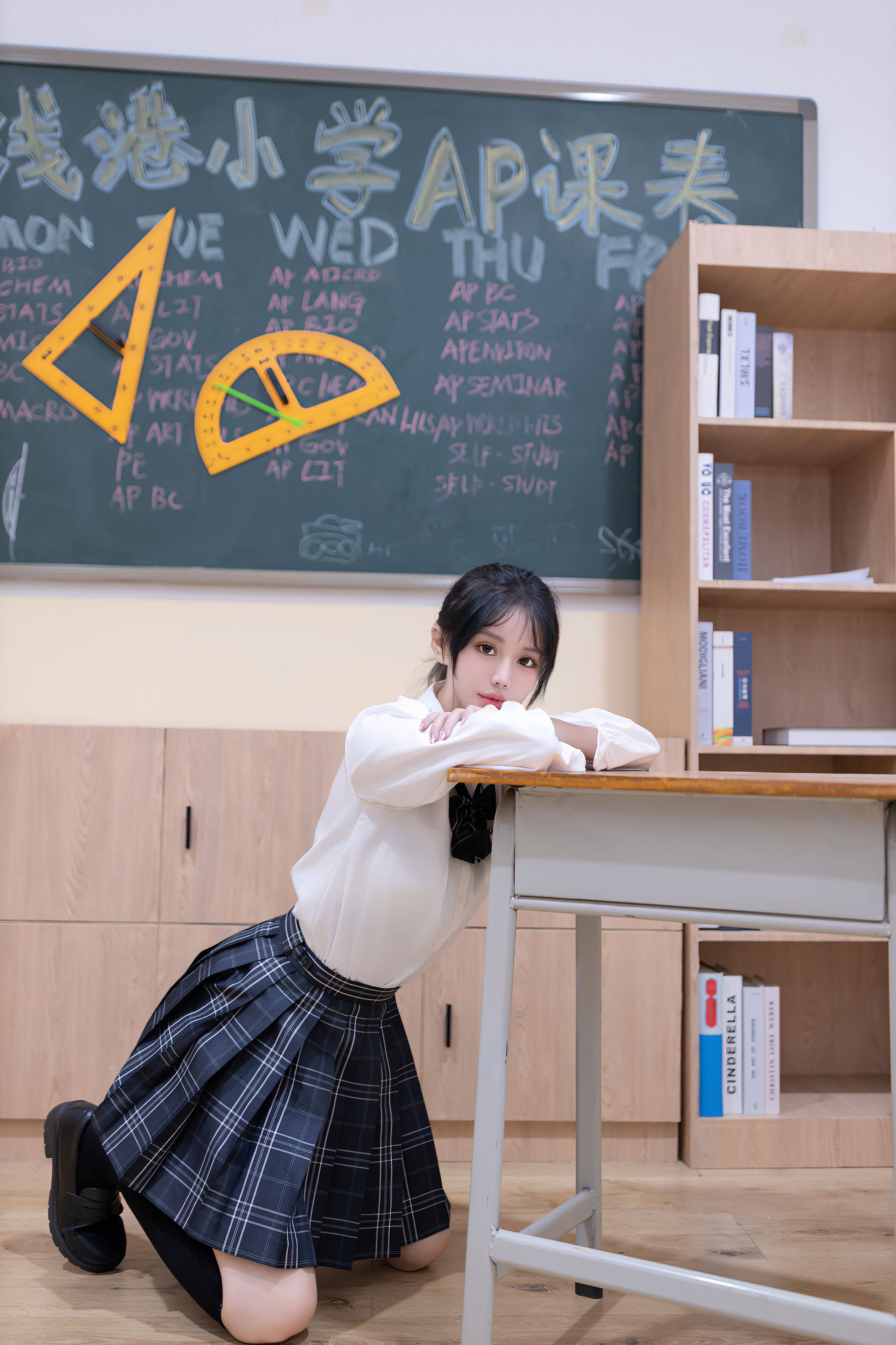 谢小蒽 教室调教写真