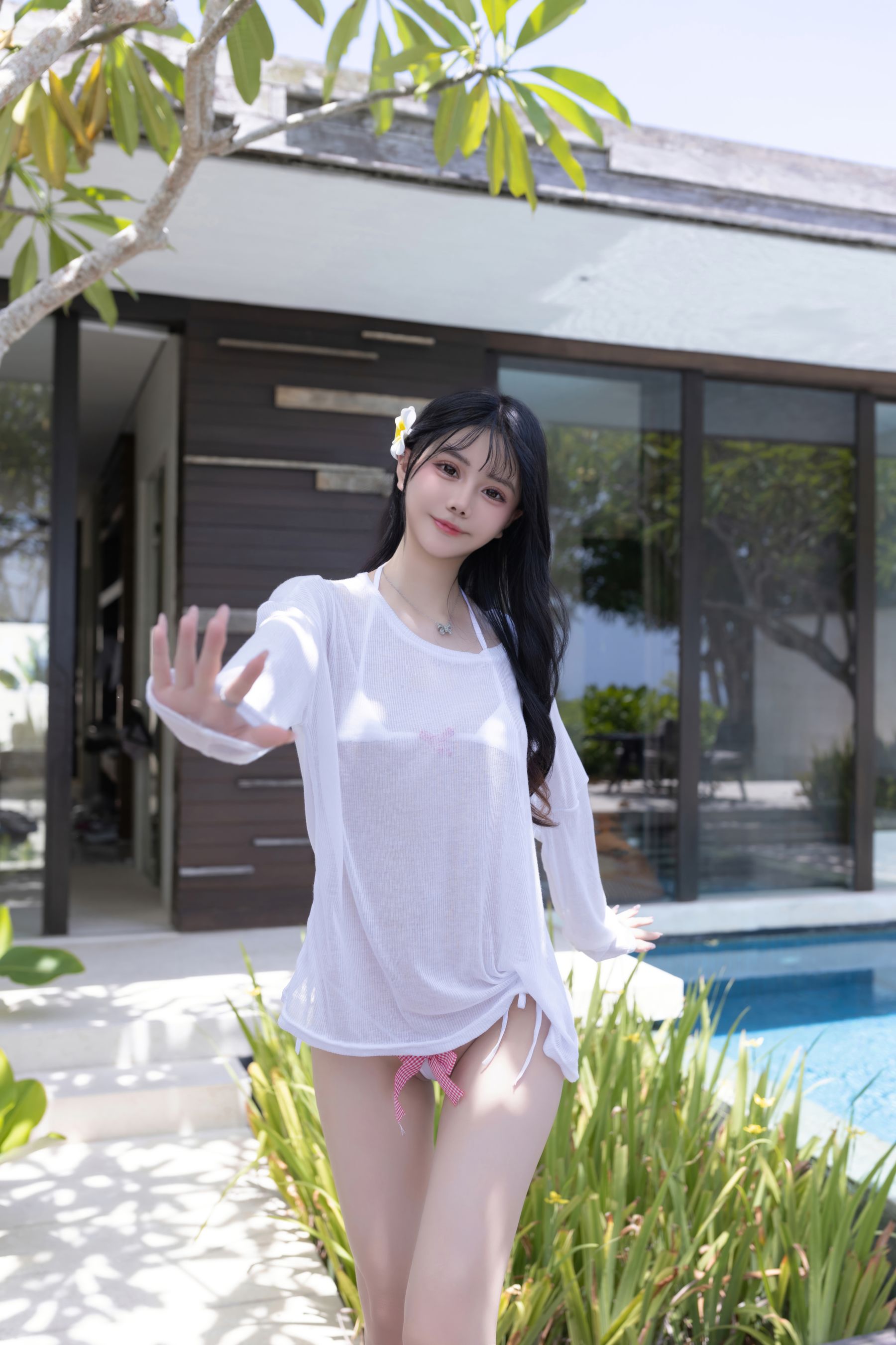 谢小蒽 白色泳装写真