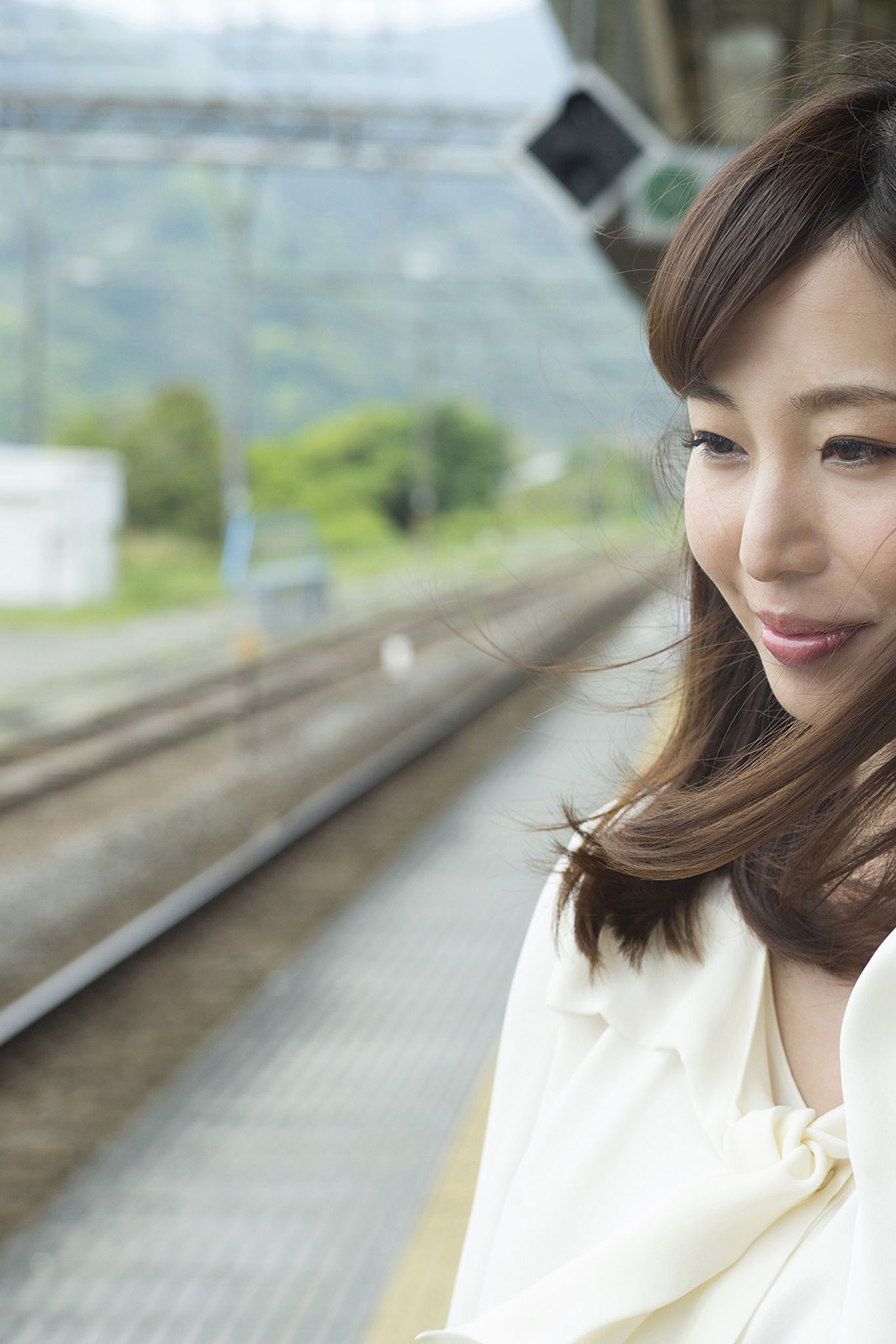 塩地美澄 - 日本一SEXYな美女アナと温泉旅 - 图片02