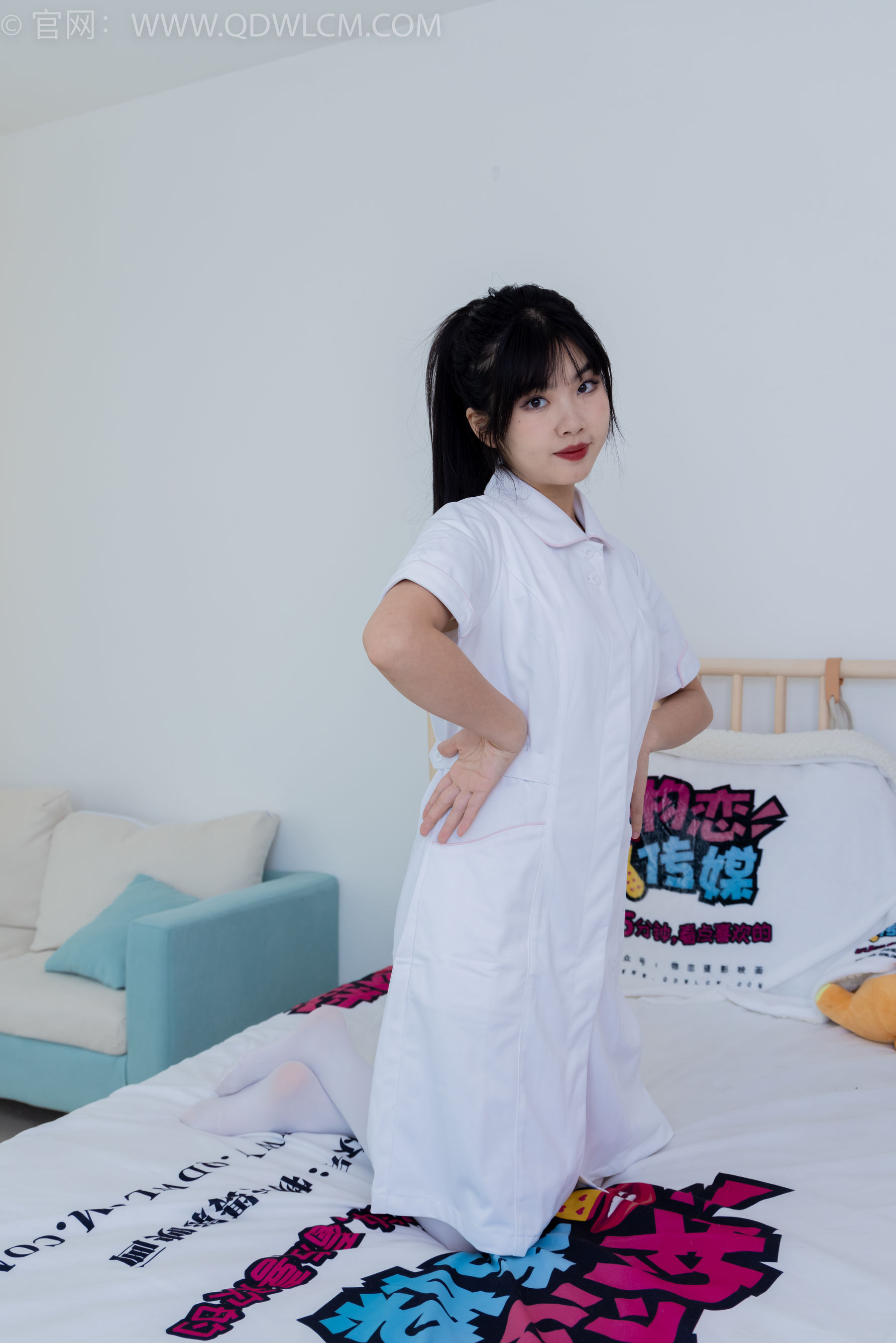 物恋传媒 No.2347 米米 - 板鞋、自然穿脏厚白丝、护士服 - 图片06