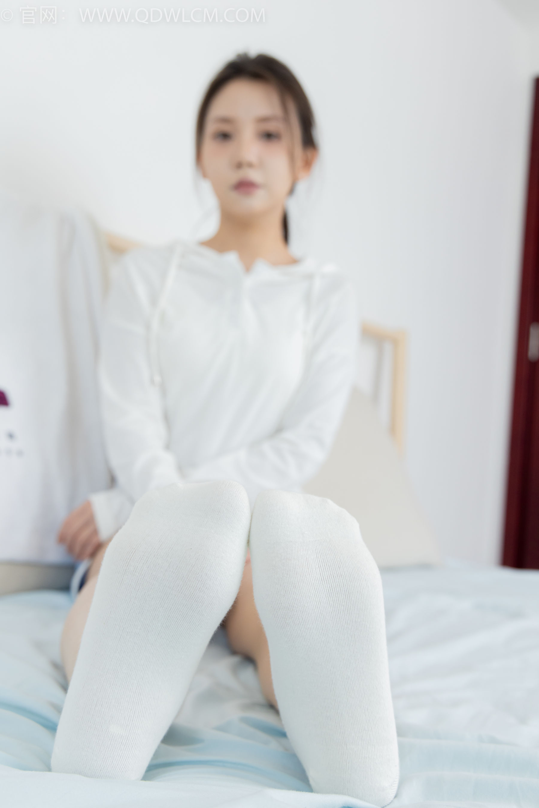物恋传媒 No.2348 小曦 - 板鞋、白棉袜、裸足 - 图片05