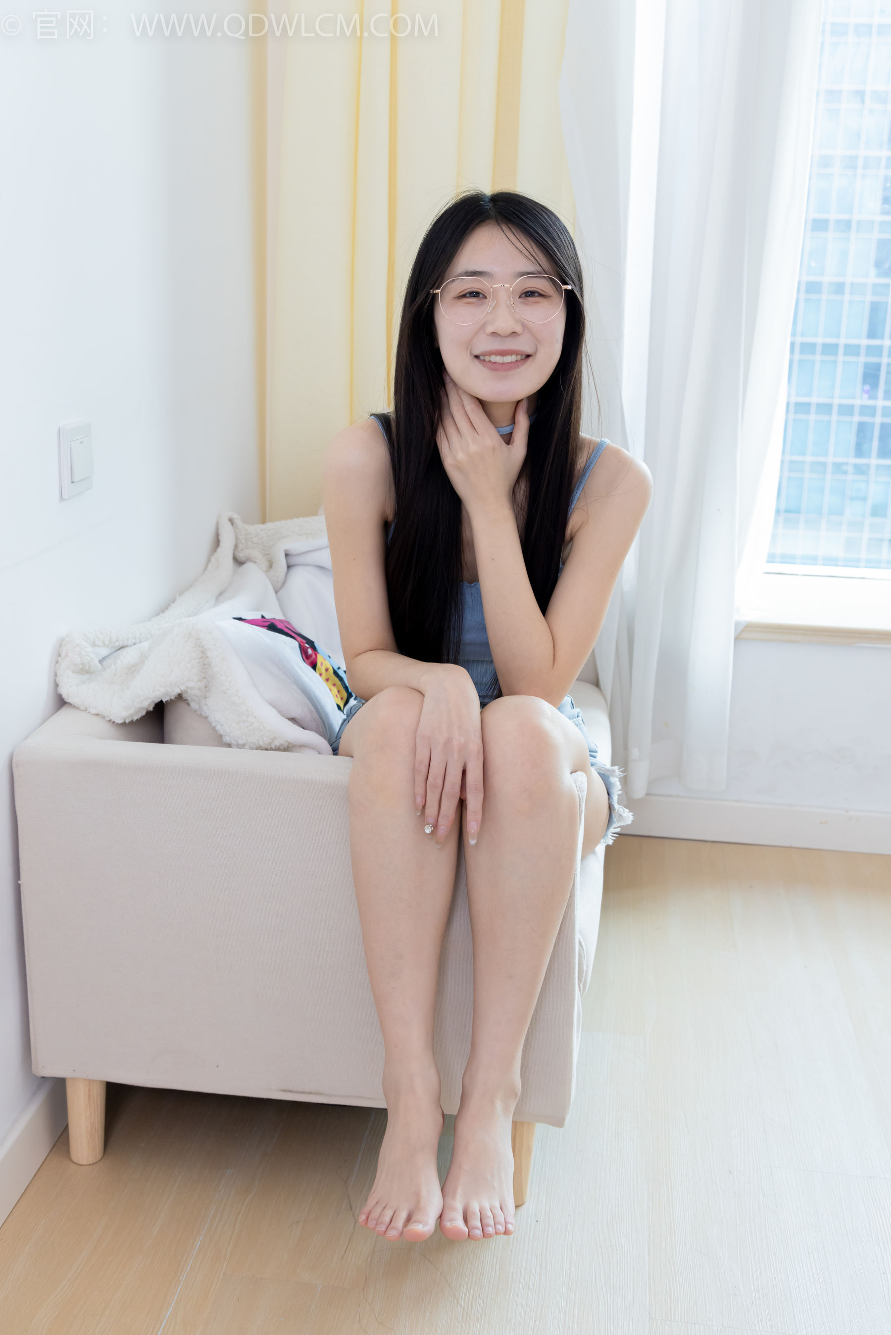 物恋传媒 No.2353 菜菜 - 木屐人字拖、薄黑丝、裸足 - 图片08
