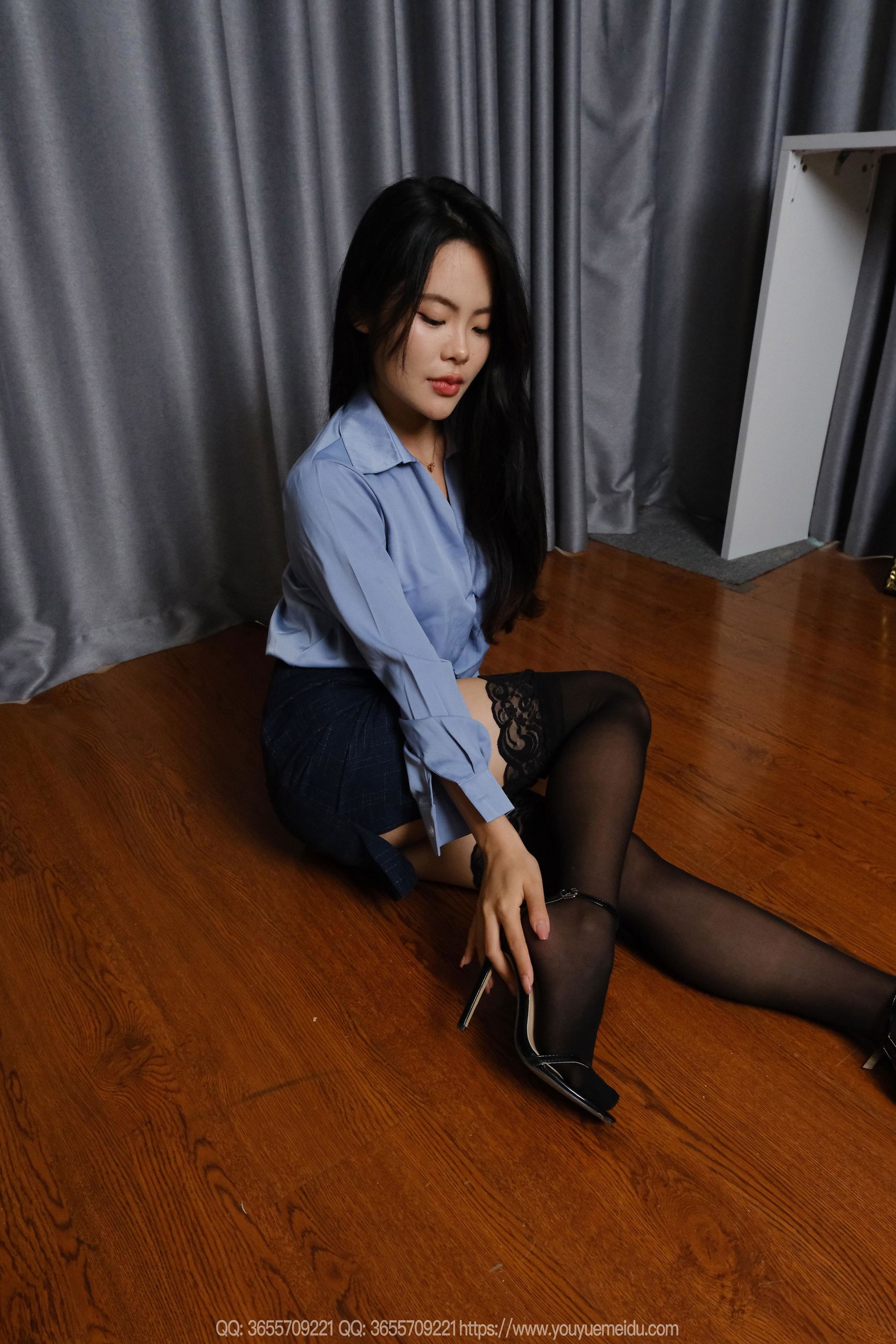 IESS异思趣向 - 模特： 兔兔 《蓝衣半筒袜》