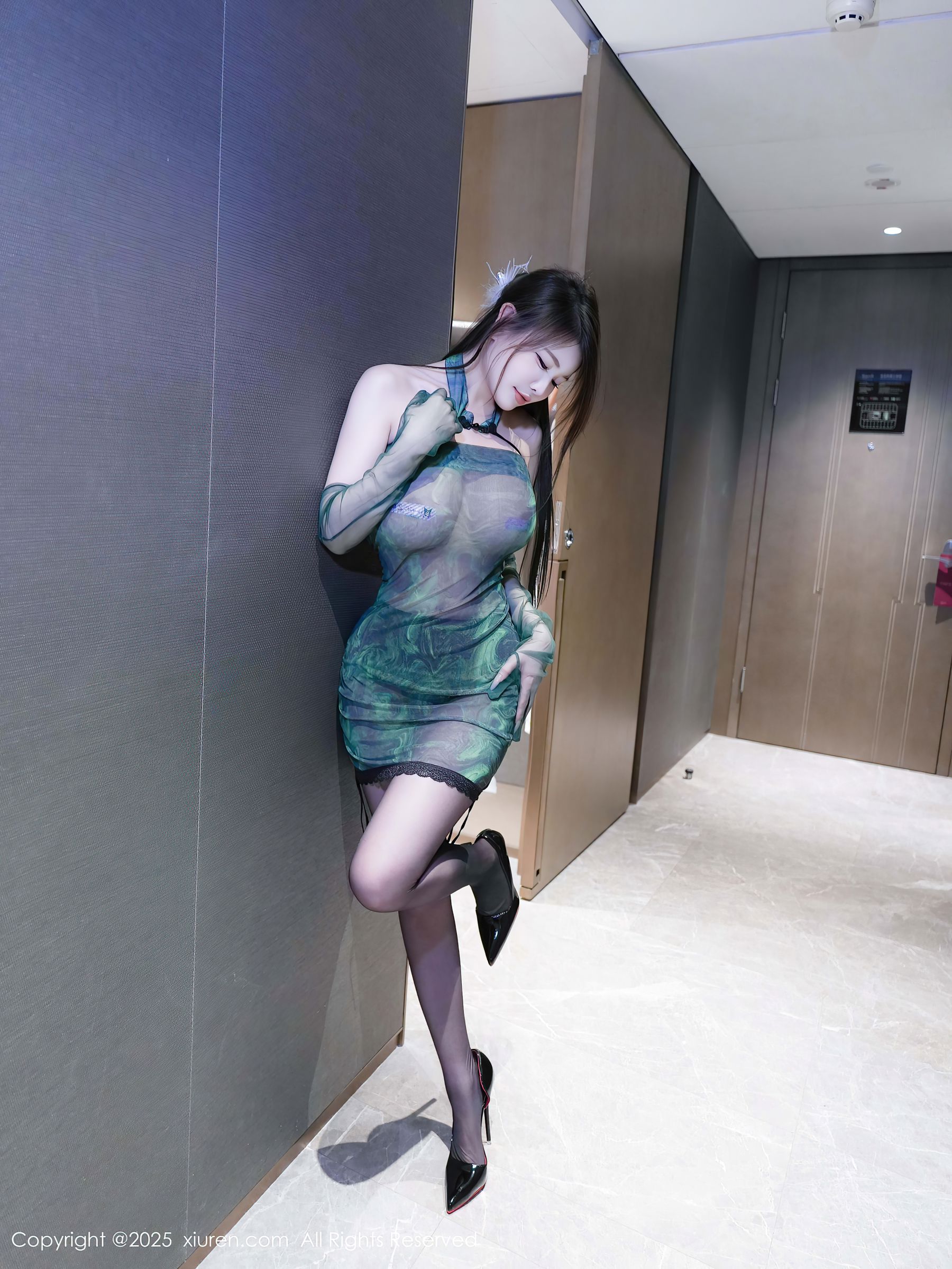 [秀人XiuRen] 2025.08.18 No.10660 甜妮 - 图片01