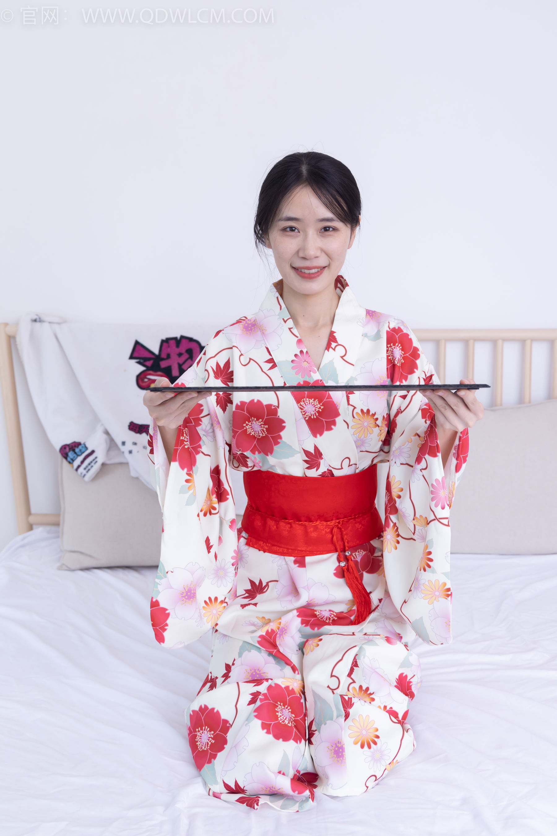物恋传媒 No.2385 菜菜 - 木屐、短白丝、裸足、和服浴衣、裸足 - 图片03