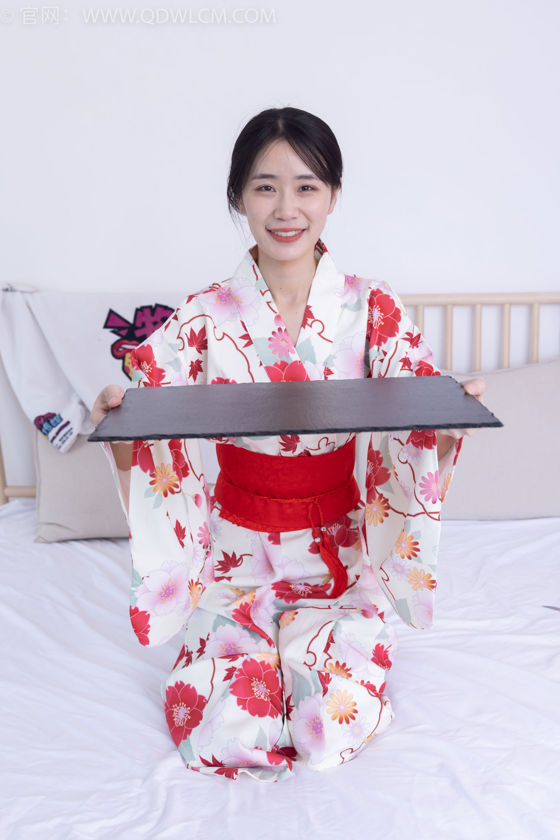物恋传媒 No.2385 菜菜 - 木屐、短白丝、裸足、和服浴衣、裸足 - 图片04