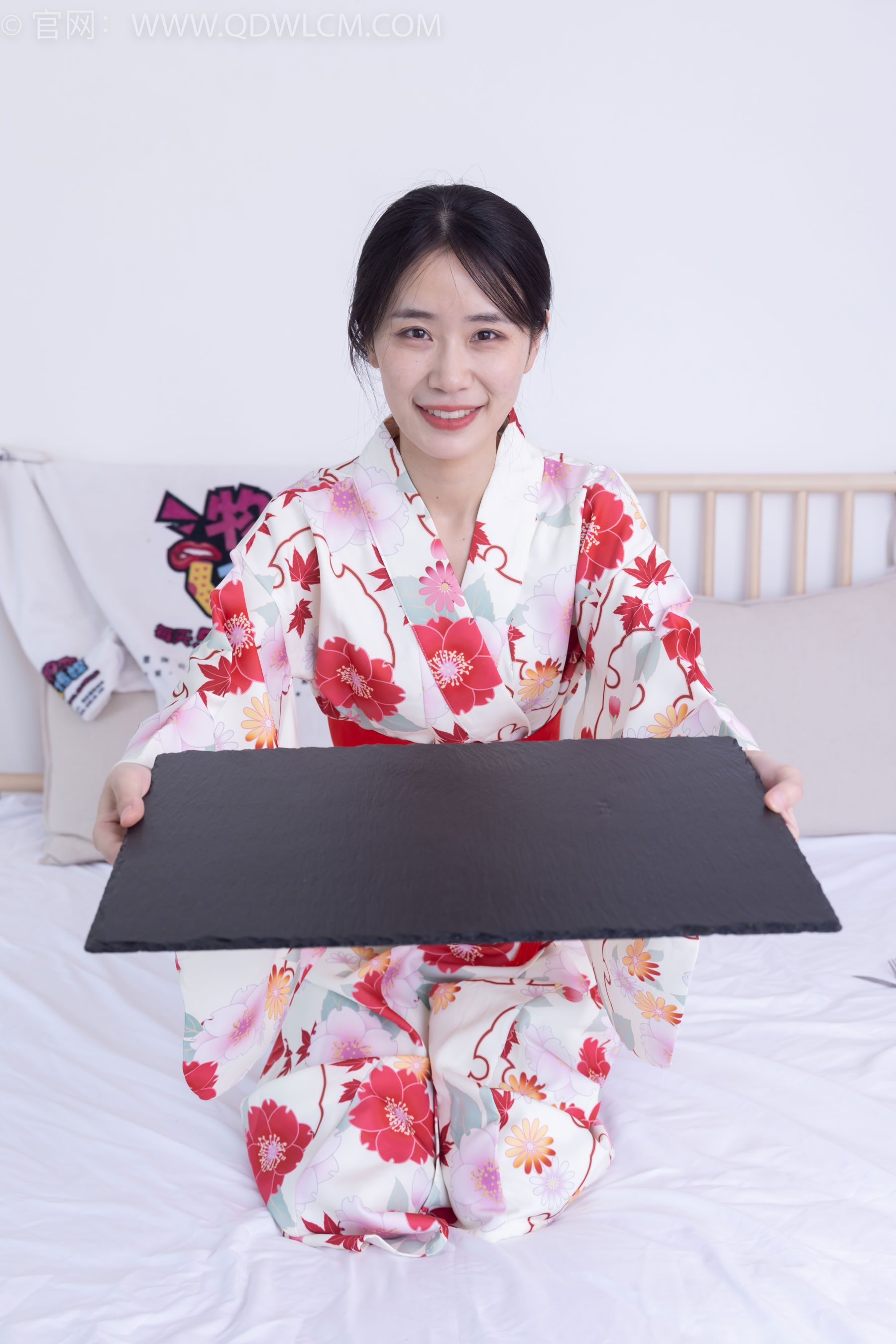 物恋传媒 No.2385 菜菜 - 木屐、短白丝、裸足、和服浴衣、裸足 - 图片05