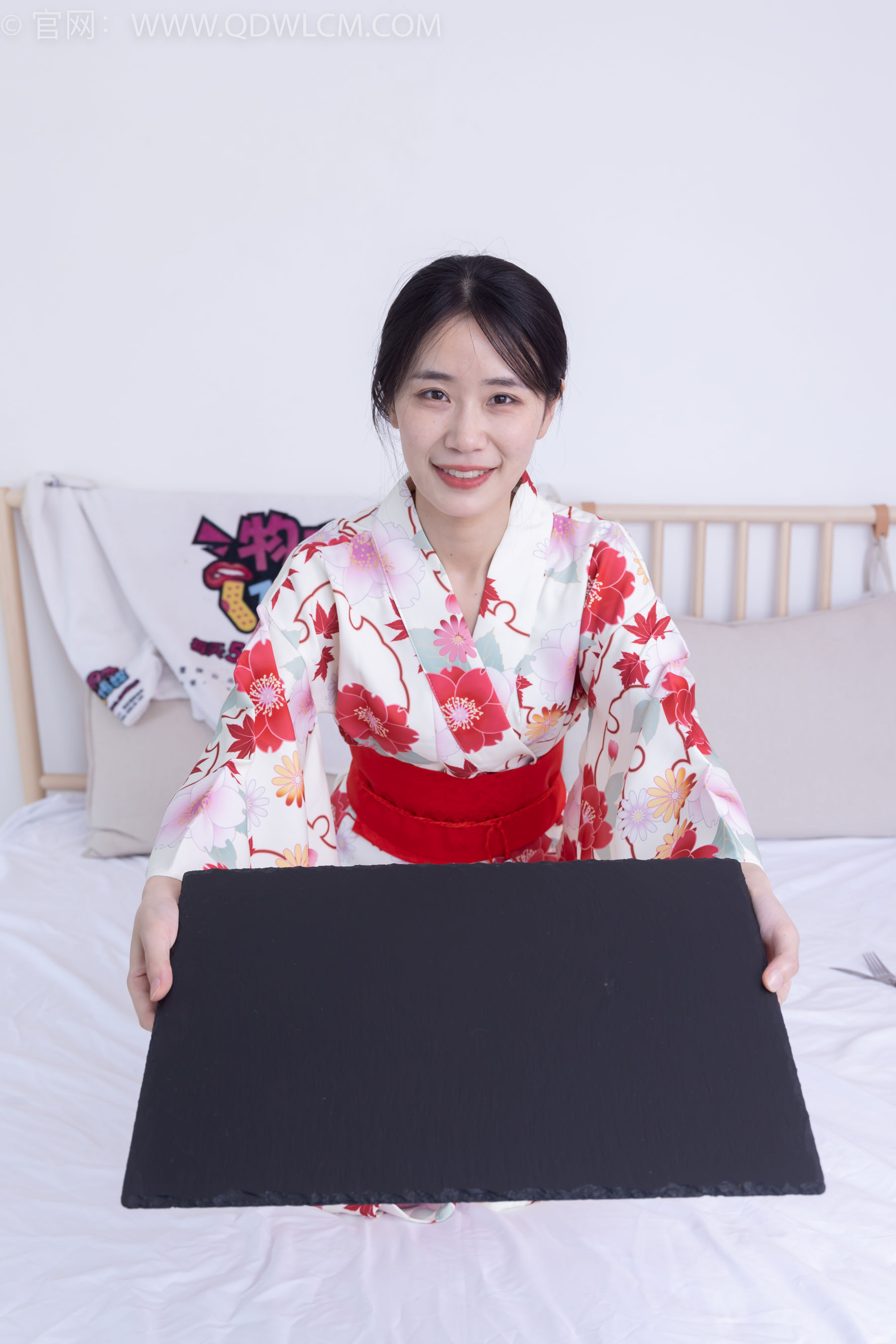 物恋传媒 No.2385 菜菜 - 木屐、短白丝、裸足、和服浴衣、裸足 - 图片06
