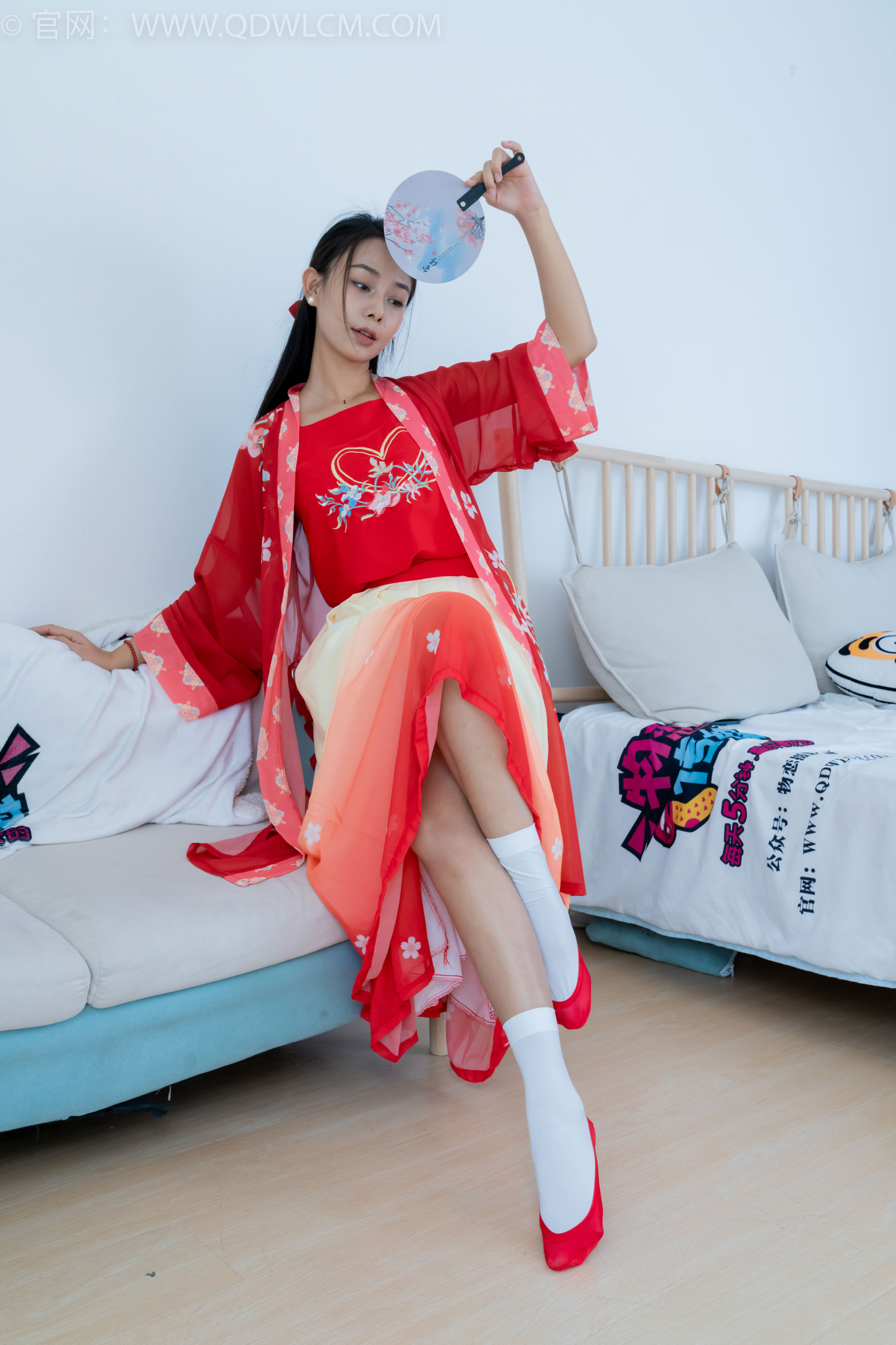 物恋传媒 No.2386 岚岚 - 布鞋、短白丝、红色船袜、汉服 - 图片09