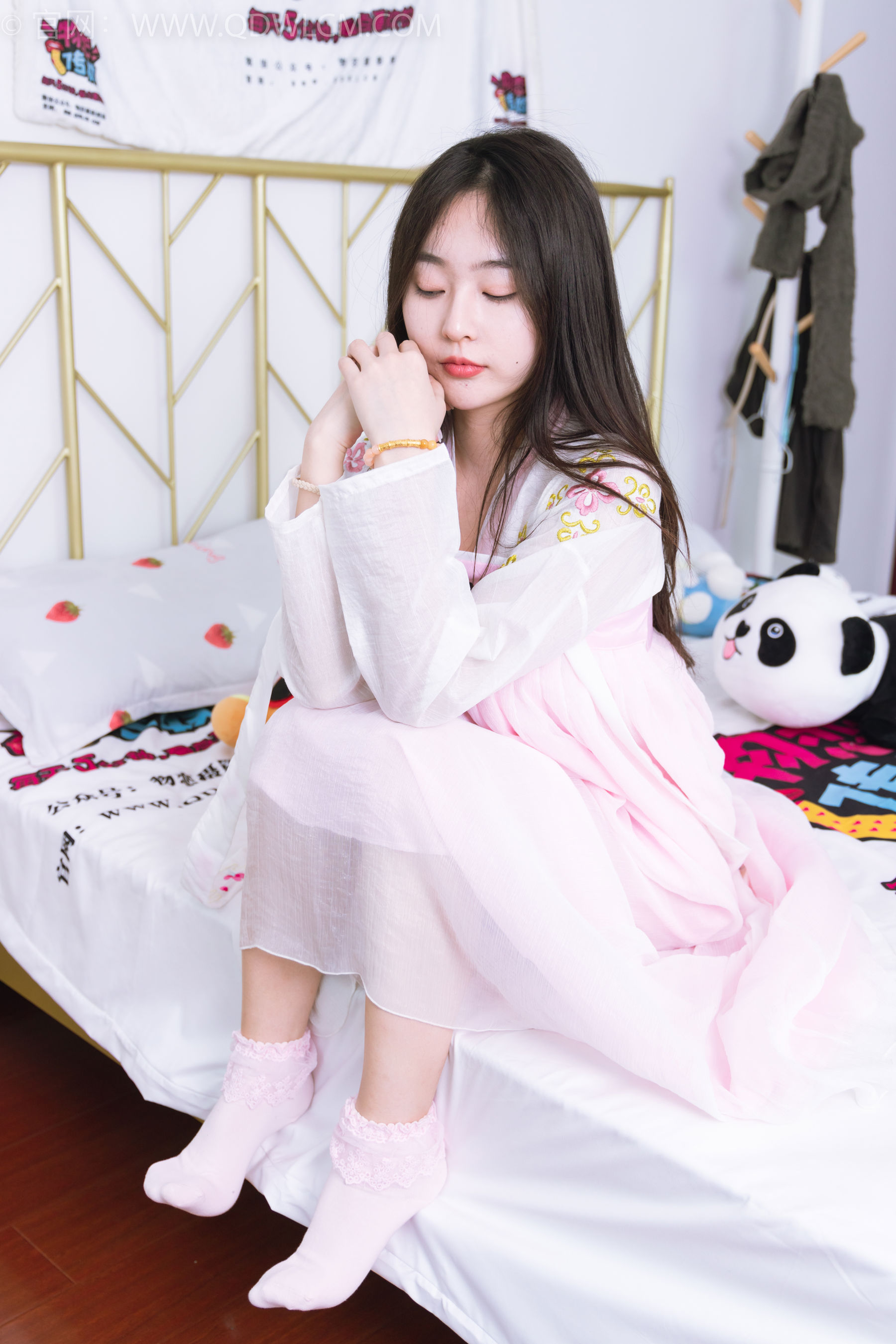 物恋传媒 No.2397 美兔 - 汉服、布鞋、粉色棉袜 - 图片04