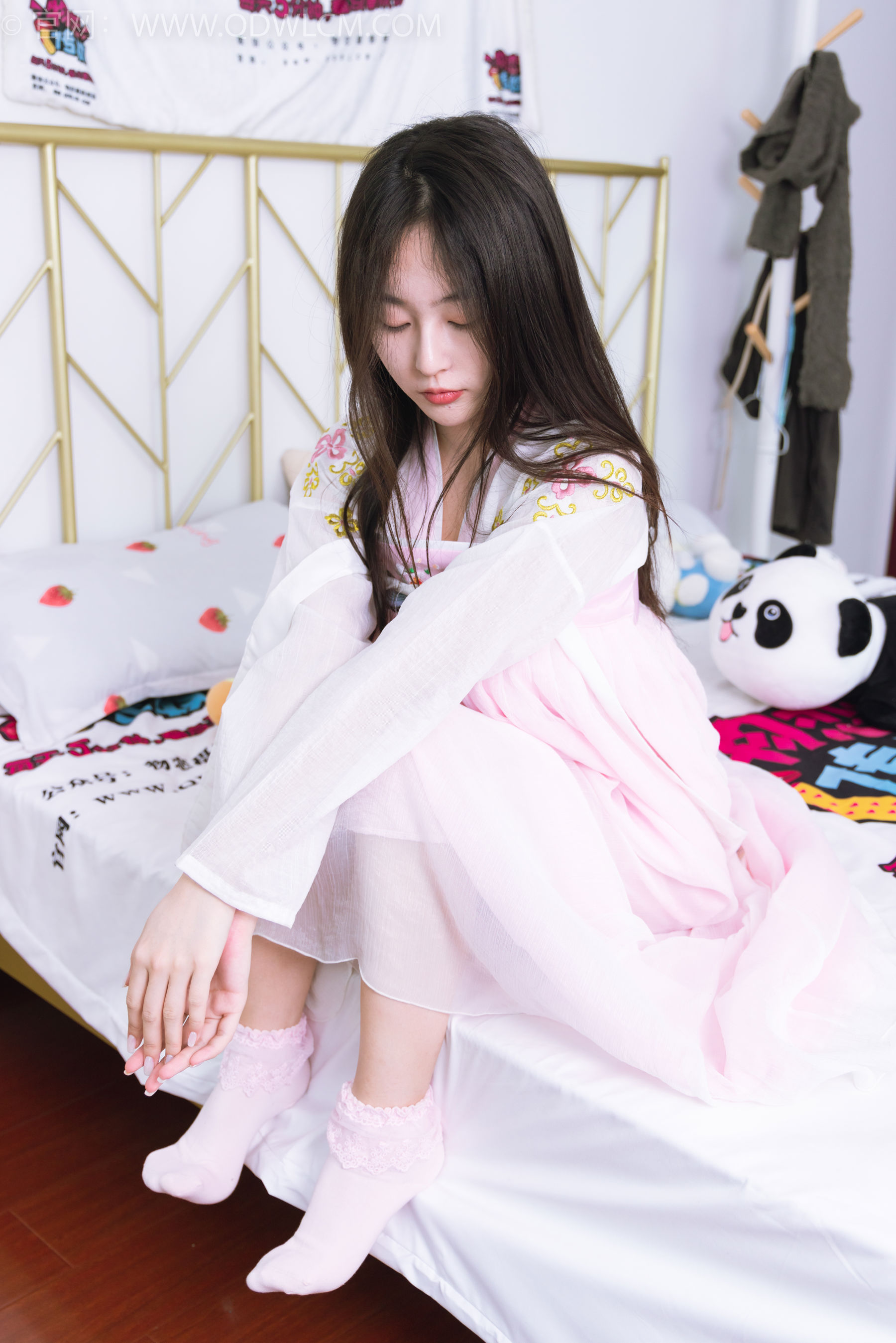 物恋传媒 No.2397 美兔 - 汉服、布鞋、粉色棉袜 - 图片05