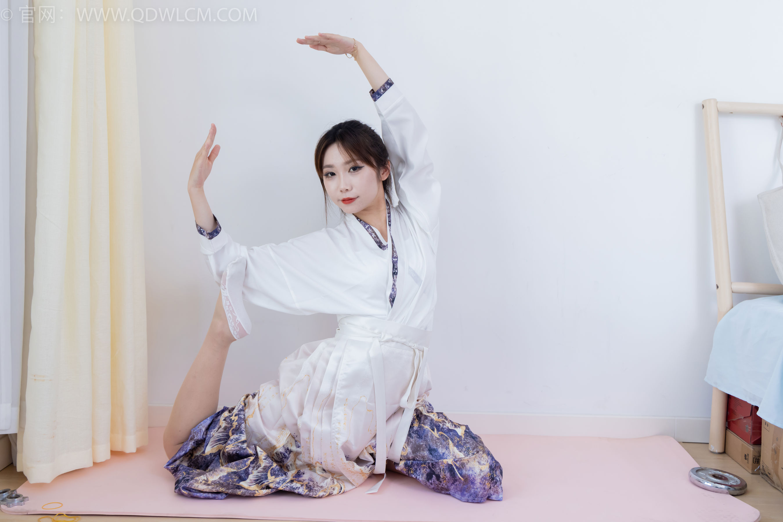 物恋传媒 No.2410 泡泡 - 汉服、平底鞋、白棉袜、白船袜、薄肉丝