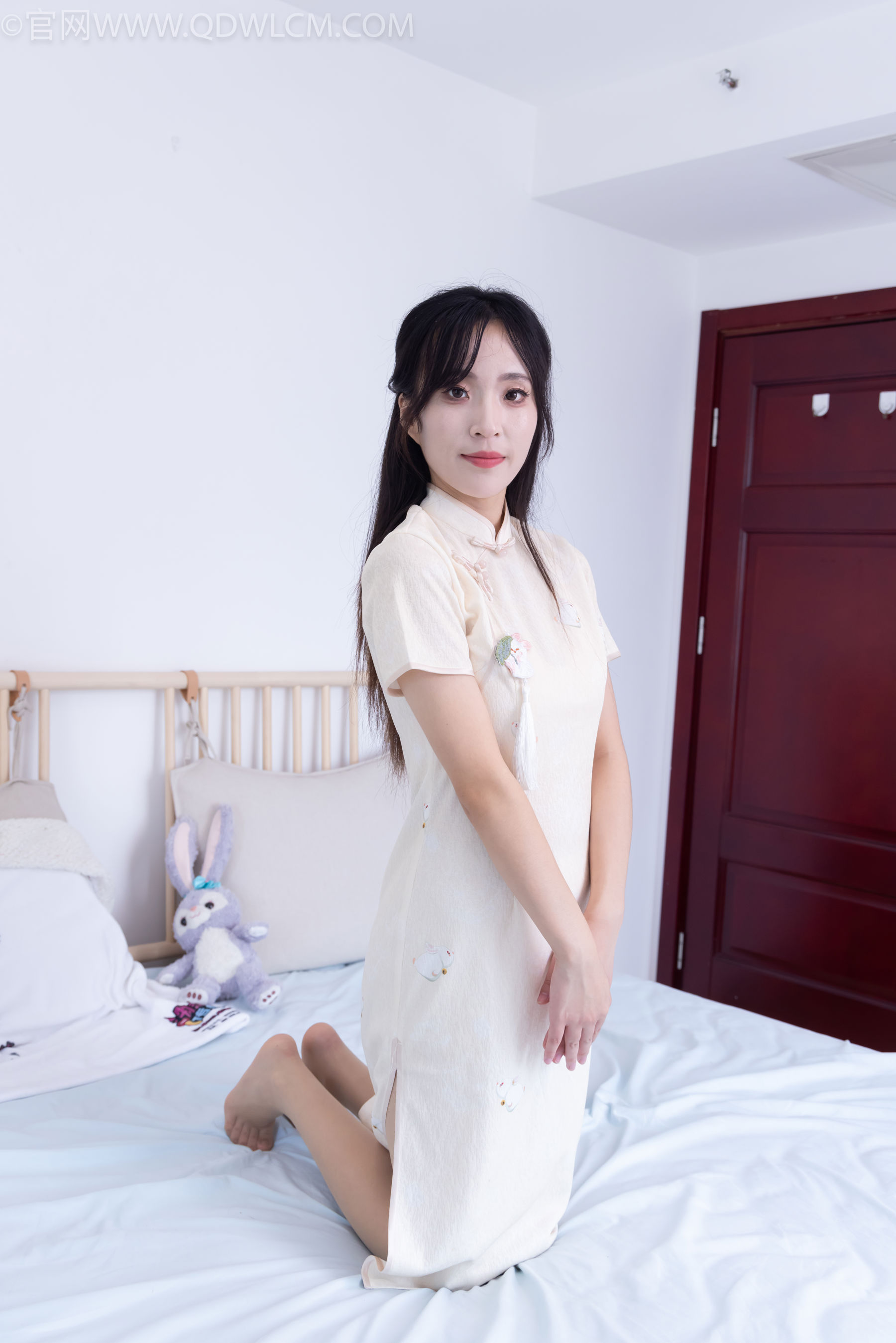 物恋传媒 No.2448 辣辣 - 旗袍、高跟鞋、薄肉丝 - 图片06