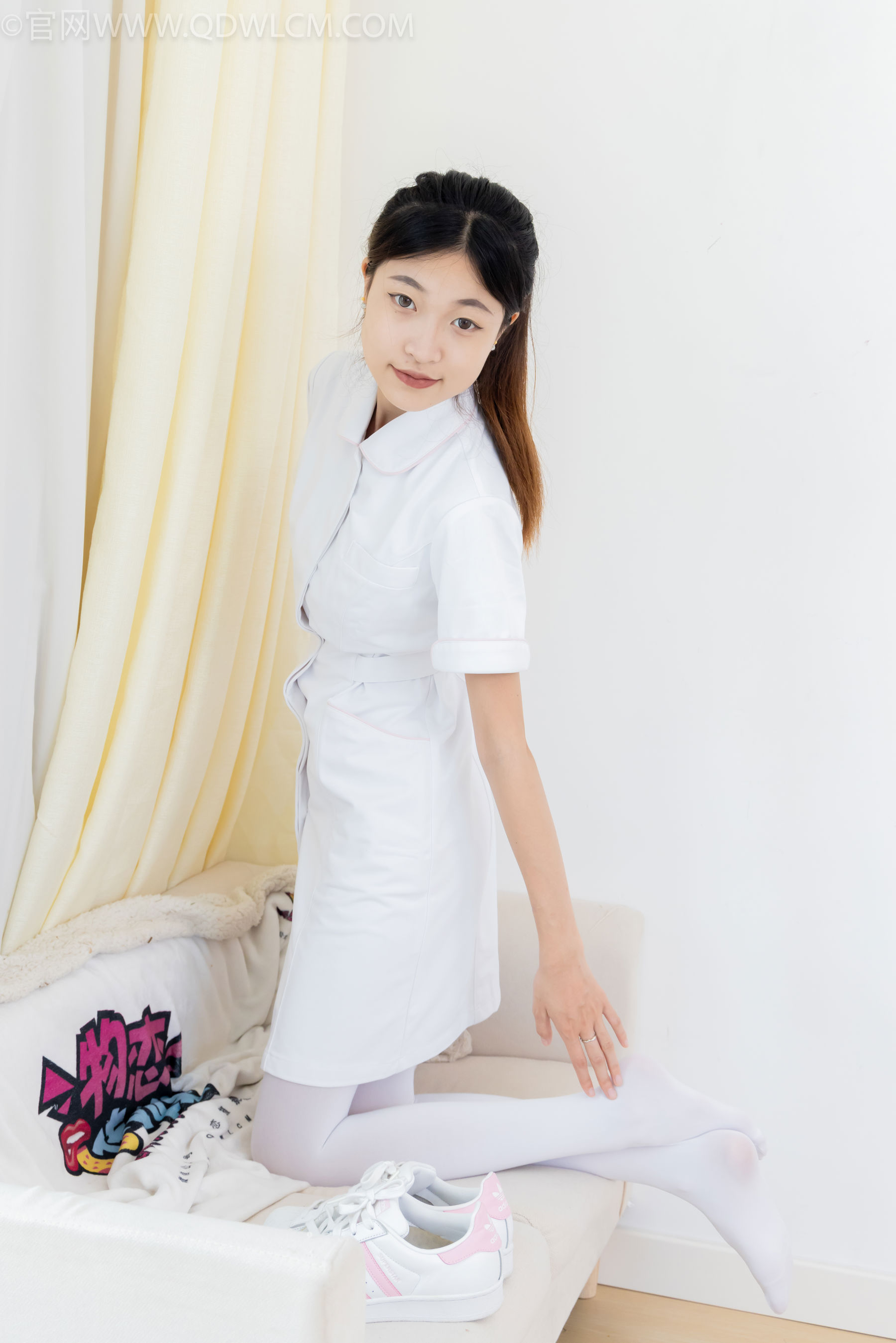 物恋传媒 No.2450 小夏 - 板鞋、厚白丝 - 图片05